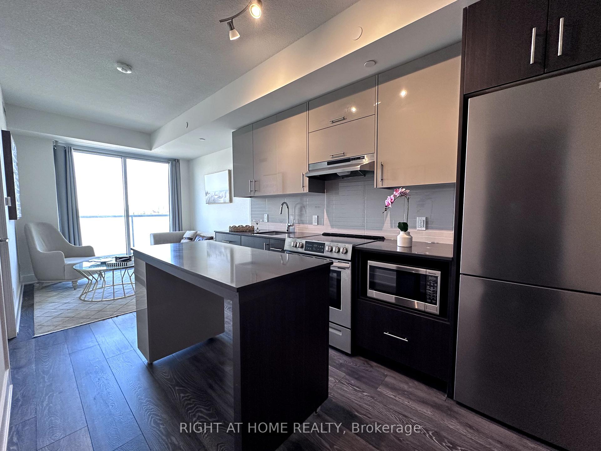 2 Bedrooms Condo at 188 Fairview Mall, Toronto For sale