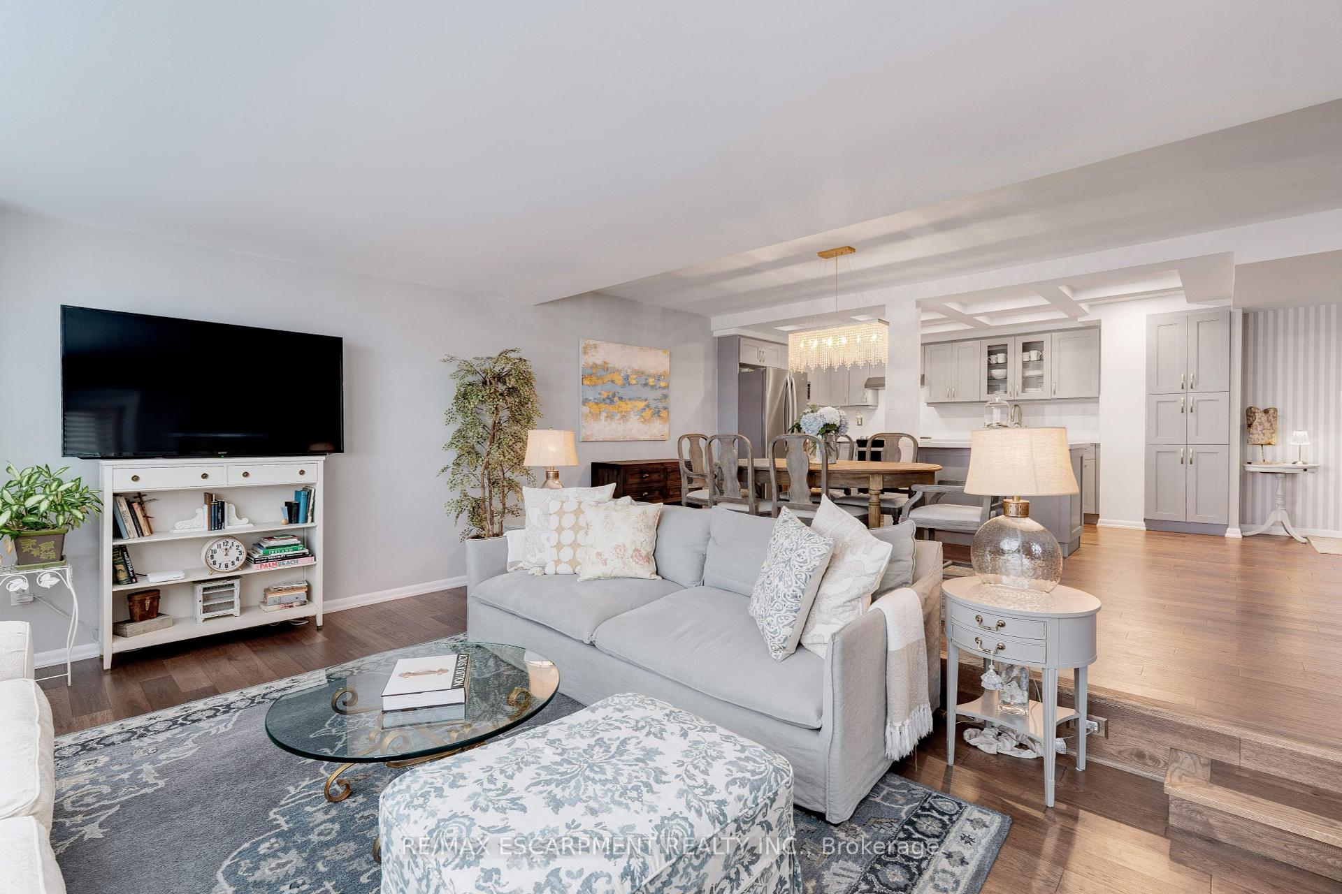 3 Bedrooms Condo at 2175 Marine, Oakville For sale