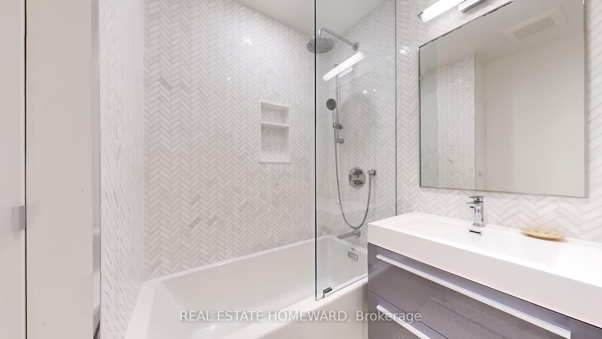 2 Bedrooms Condo at 895 Adelaide, Toronto For sale