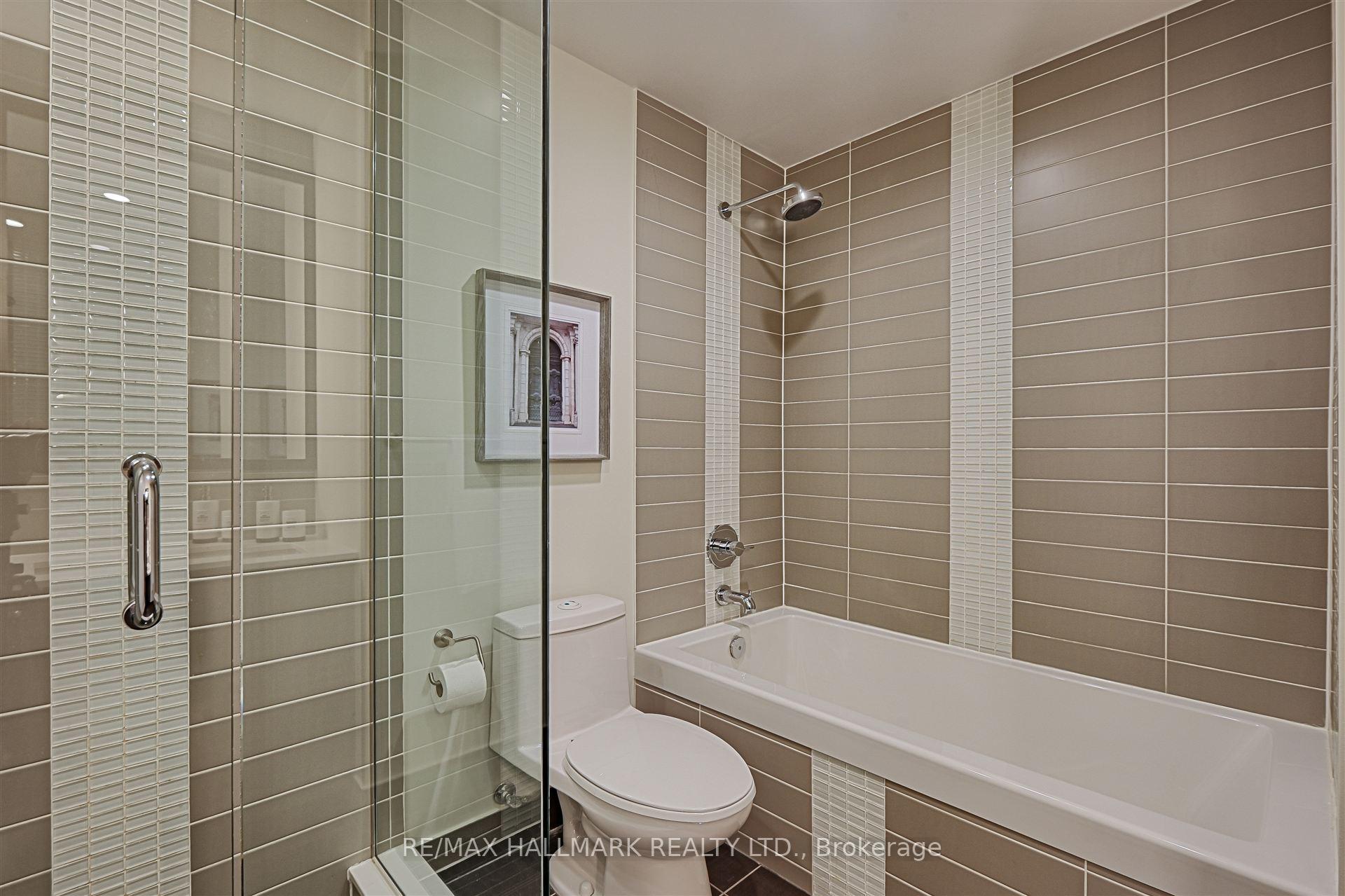 2 Bedrooms Condo at 55 Front, Toronto For sale