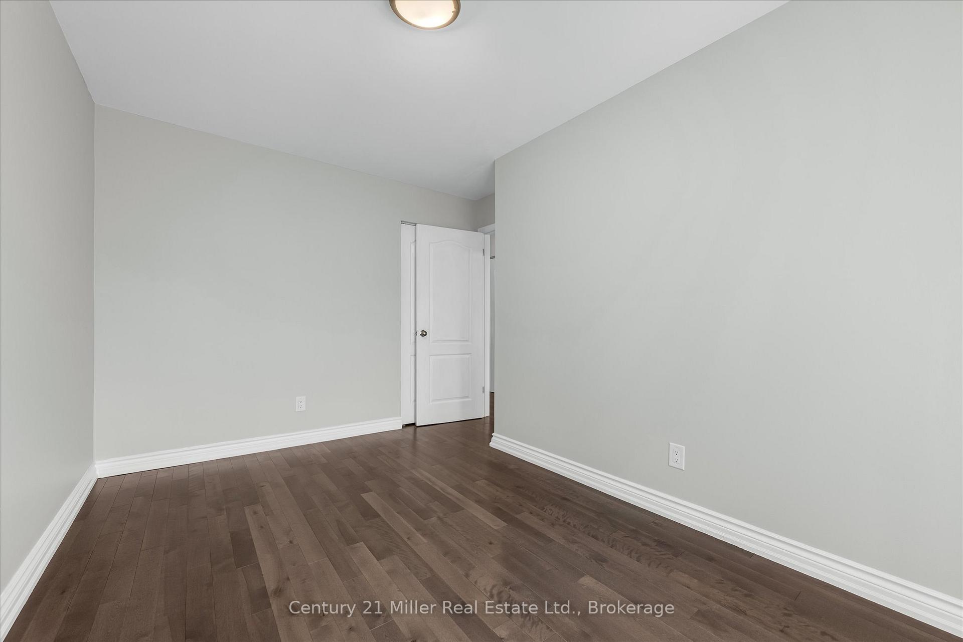 3 Bedrooms Condo at 1531 Westminster, Burlington For sale