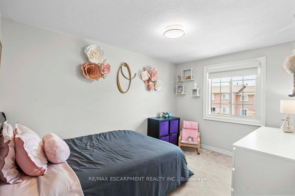 3 Bedrooms Condo at 29 HERITAGE, Hamilton For sale