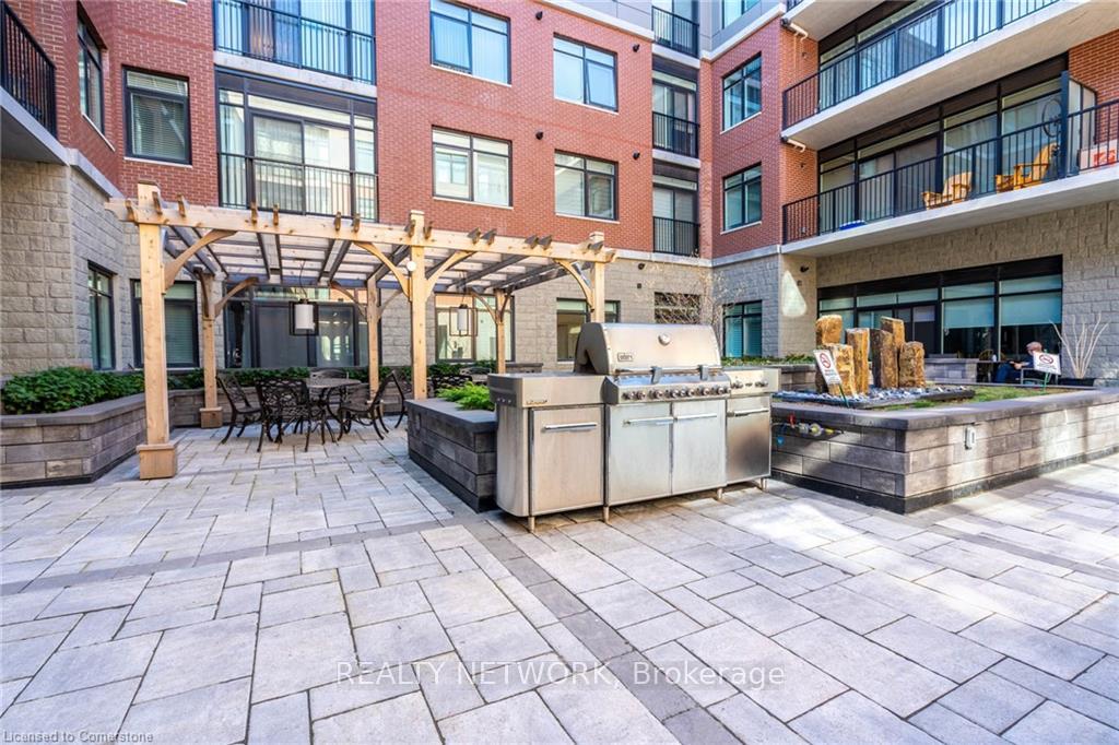 2 Bedrooms Condo at 1 Redfern, Hamilton For sale