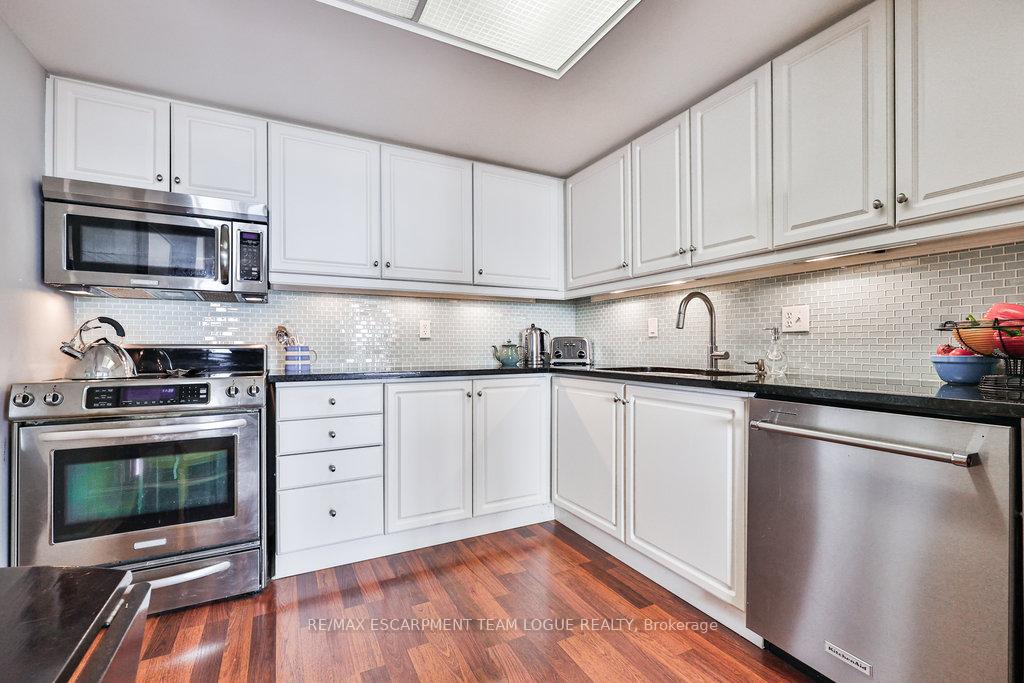 2 Bedrooms Condo at 2121 Lakeshore,  Burlington For sale