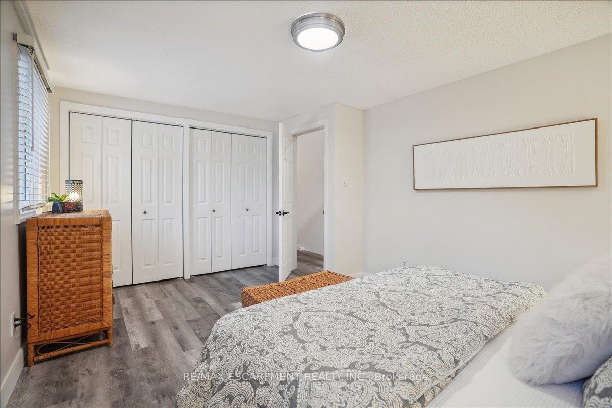 3 Bedrooms Condo at 680 Regency, Burlington For sale