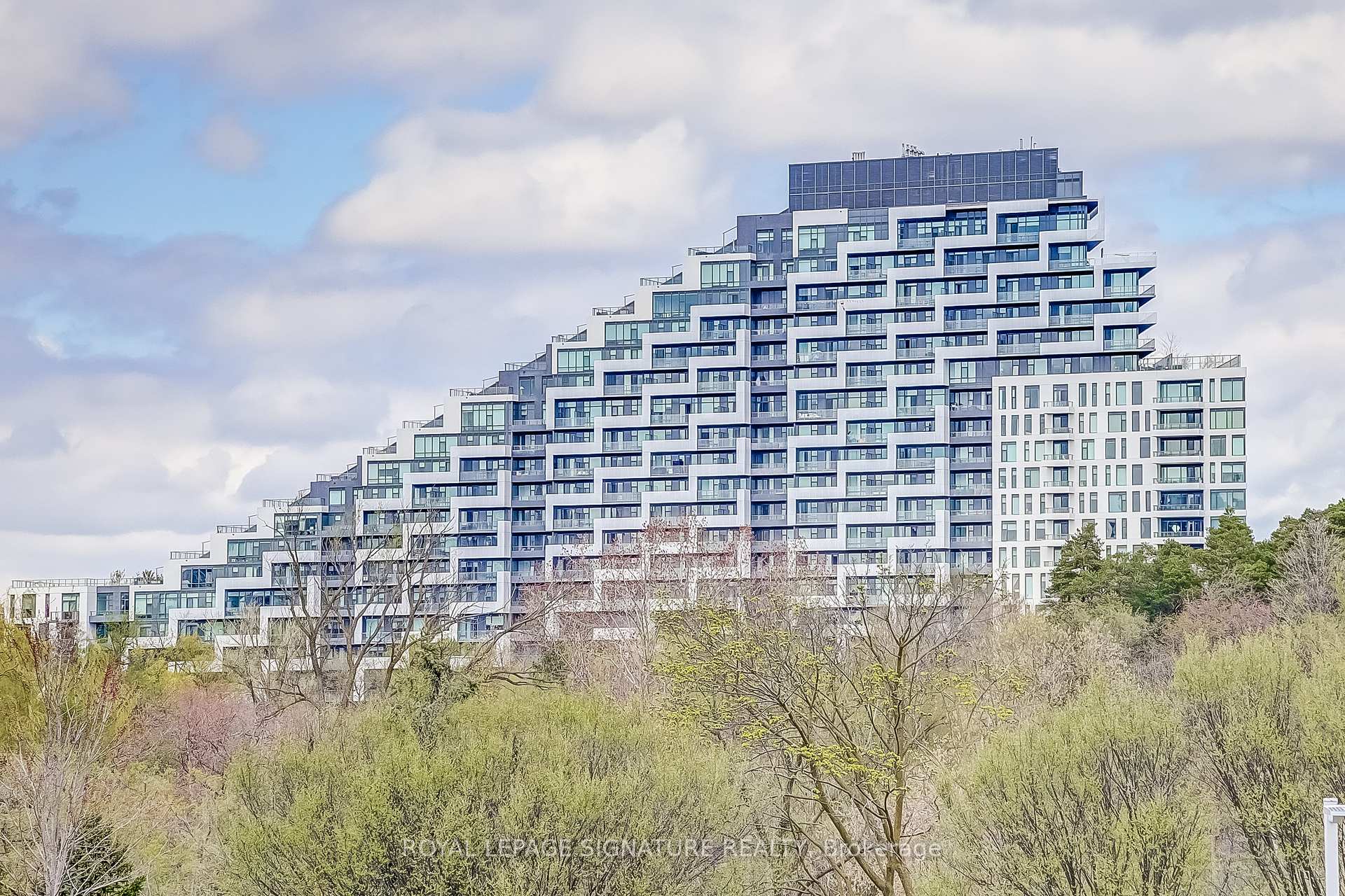 3 Bedrooms Condo at 25 Adra Grado, Toronto For sale
