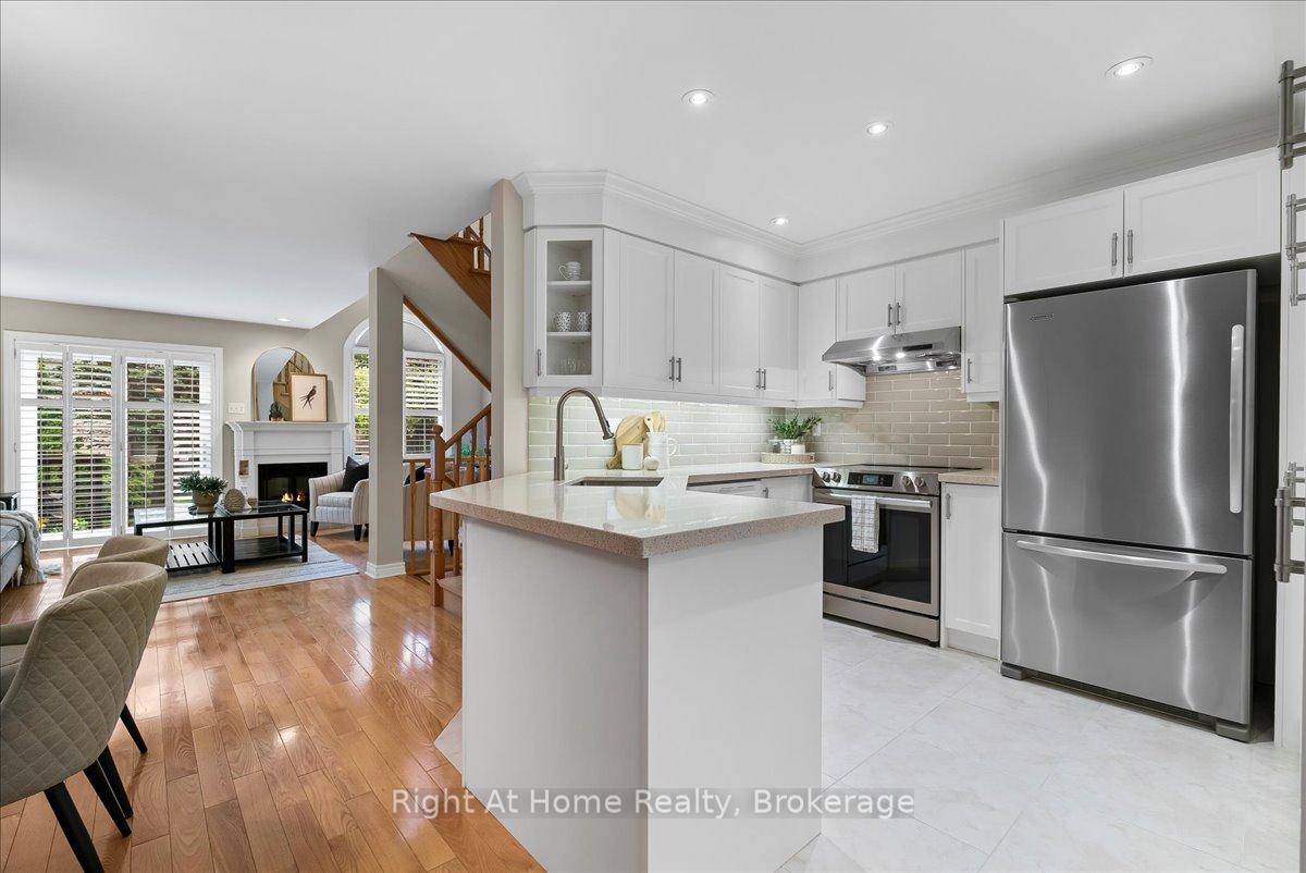 2 Bedrooms Condo at 2250 Rockingham, Oakville For sale