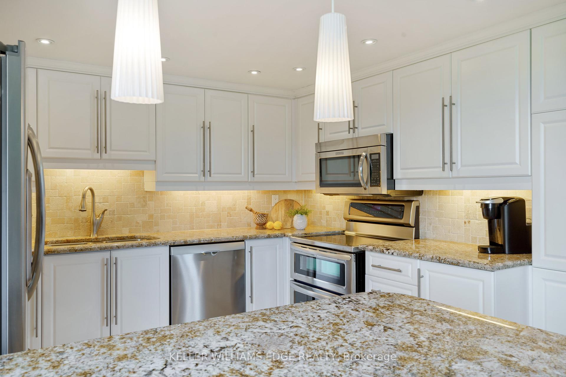2 Bedrooms Condo at 5090 Pinedale, Burlington For sale