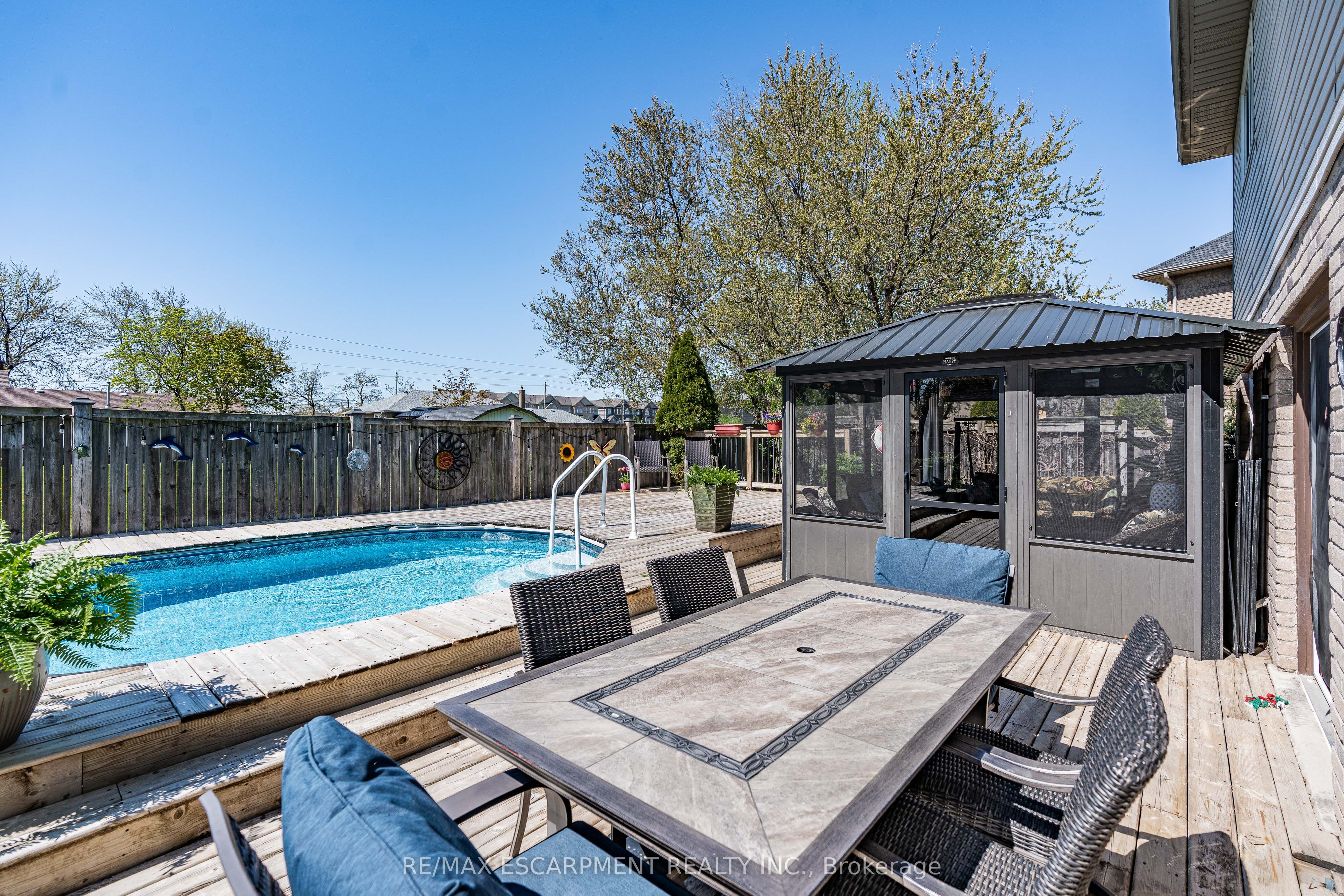 28 Edgecroft Crescent