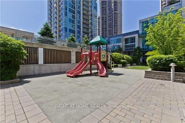 2 Bedrooms Condo at 3939 Duke Of York, Mississauga For sale