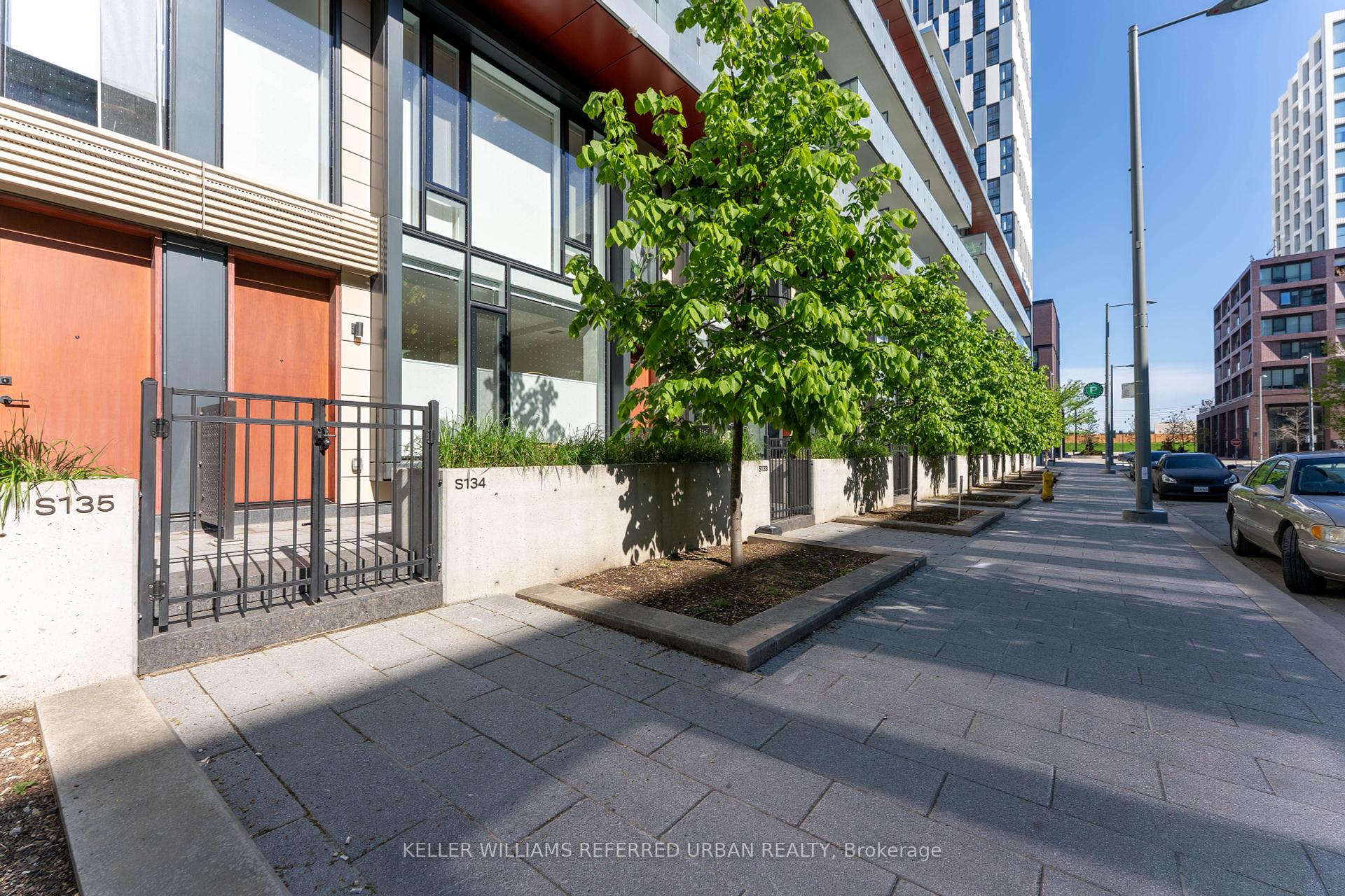 4 Bedrooms Condo at 180 Mill, Toronto For sale