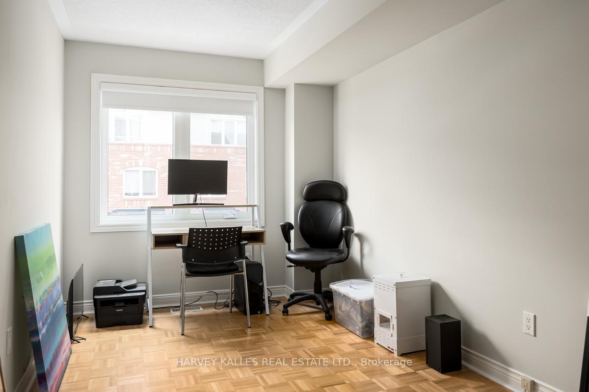 18 Clark Avenue W 64