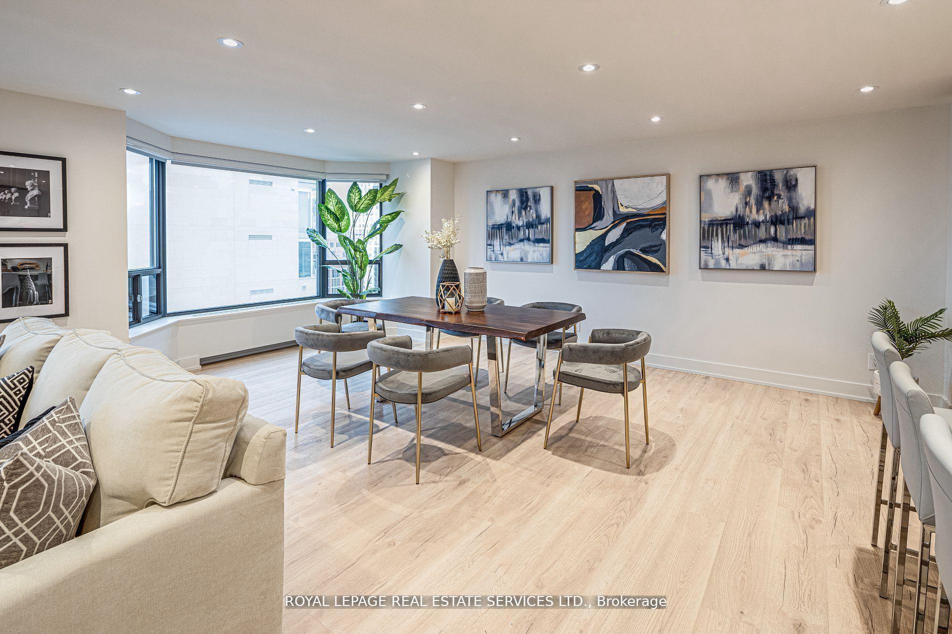 2 Bedrooms Condo at 175 Cumberland, Toronto For sale