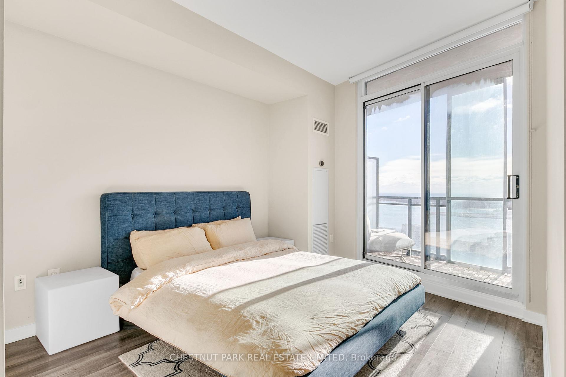 3 Bedrooms Condo at 25 Capreol, Toronto For sale