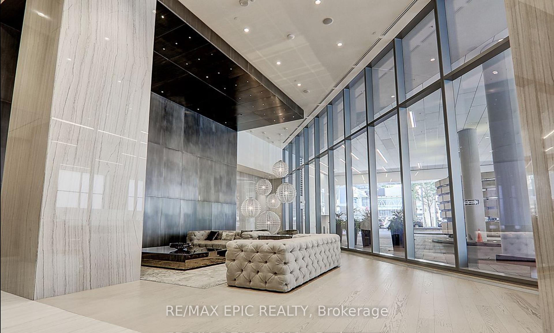 3 Bedrooms Condo at 88 Harbour,  Toronto For sale