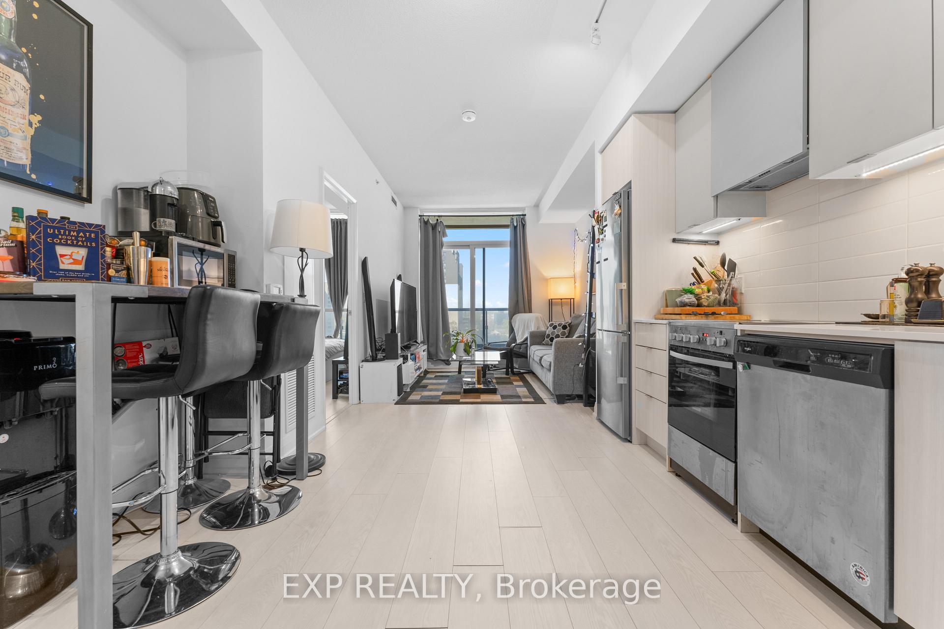 2 Bedrooms Condo at 30 Gibbs, Toronto For sale