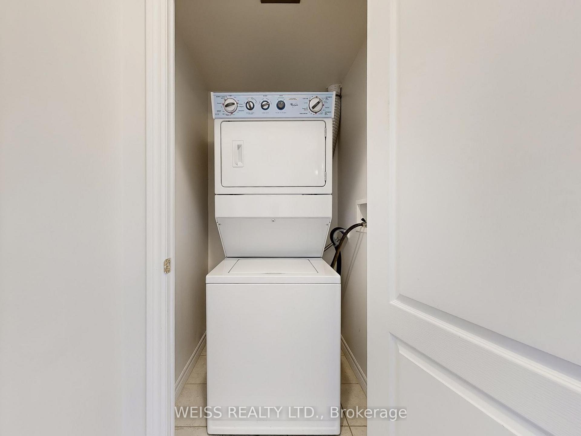 3 Bedrooms Condo at 88 Promenade, Vaughan For sale