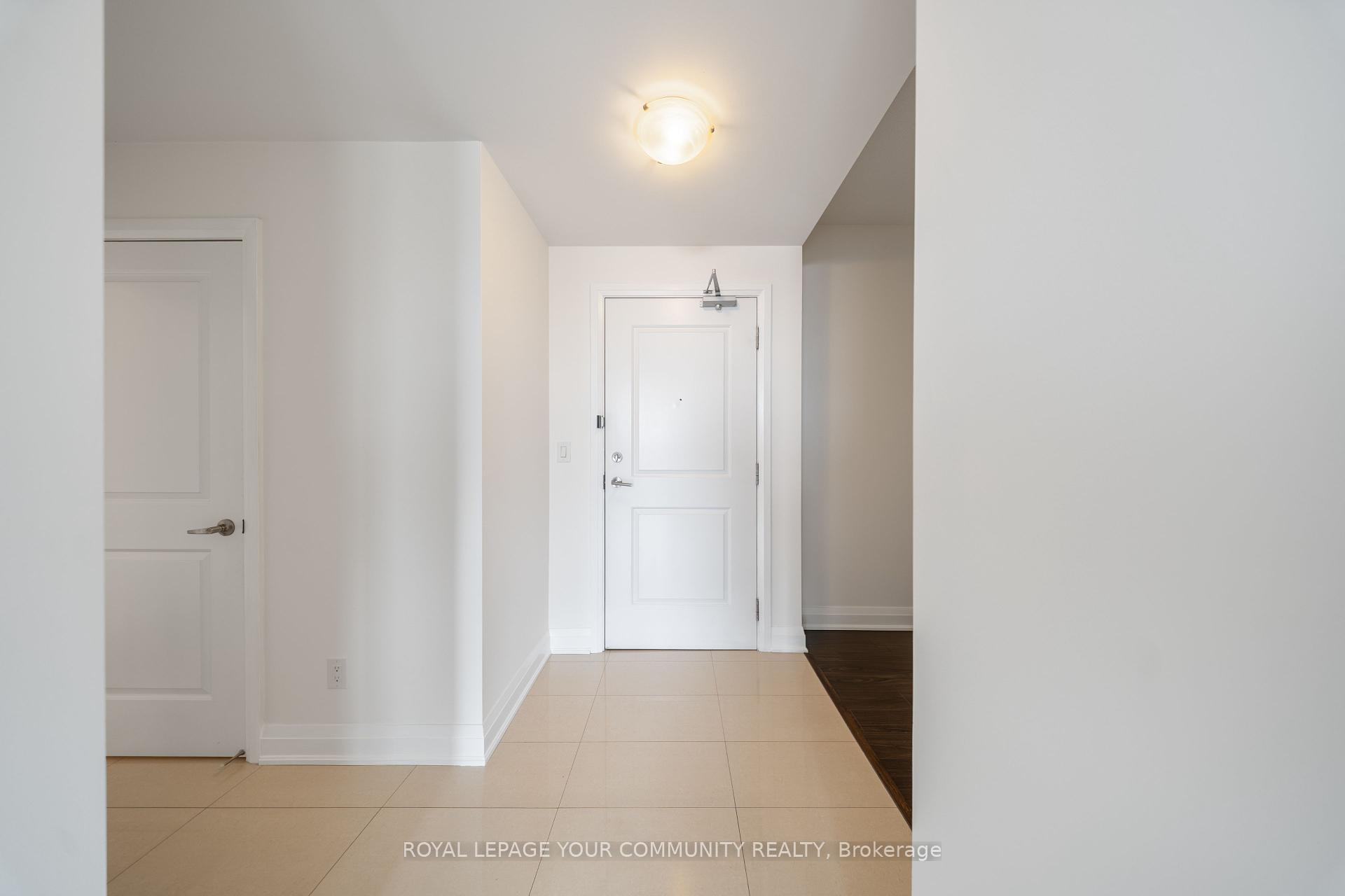 2 Bedrooms Condo at 24 Woodstream, Vaughan For sale