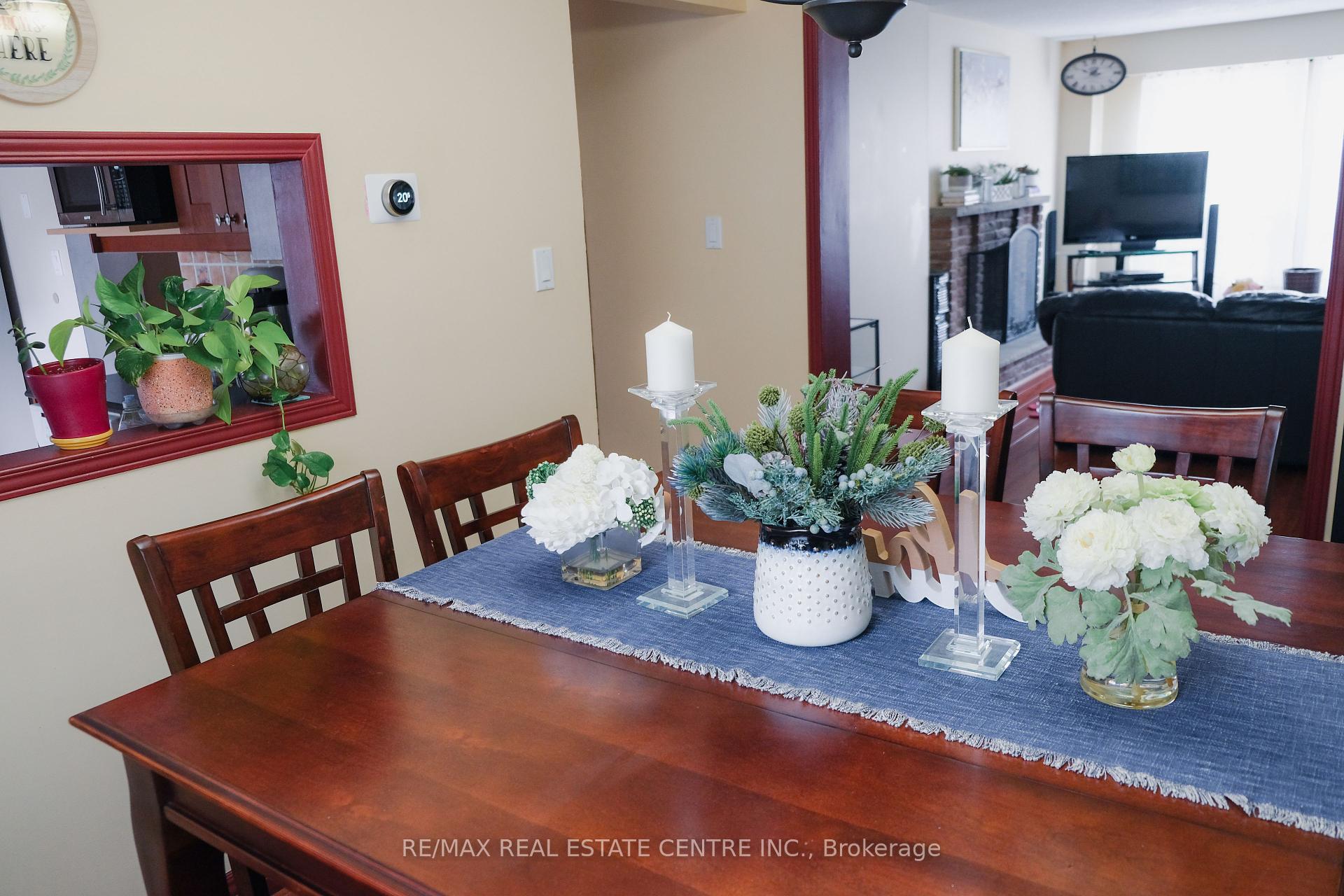 3 Bedrooms Condo at 7080 Copenhagen, Mississauga For sale