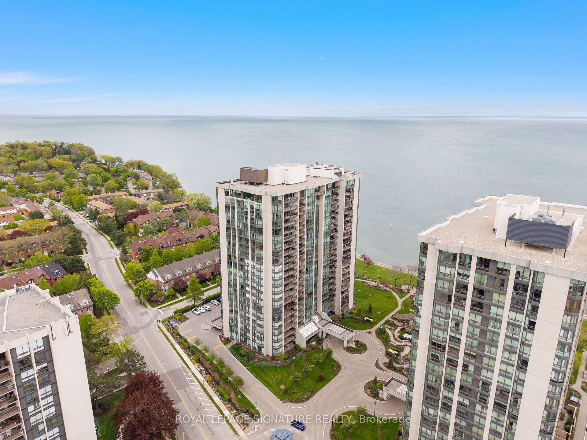 3 Bedrooms Condo at 2170 Marine, Oakville For sale