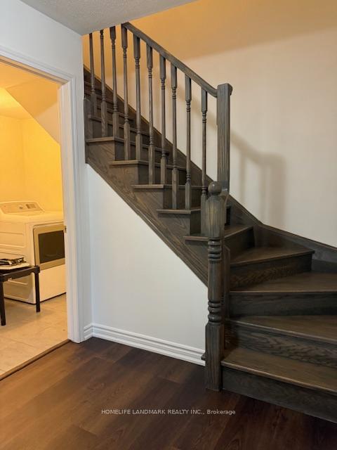 3 Bedrooms Condo at 15 Heron Park, Toronto For sale