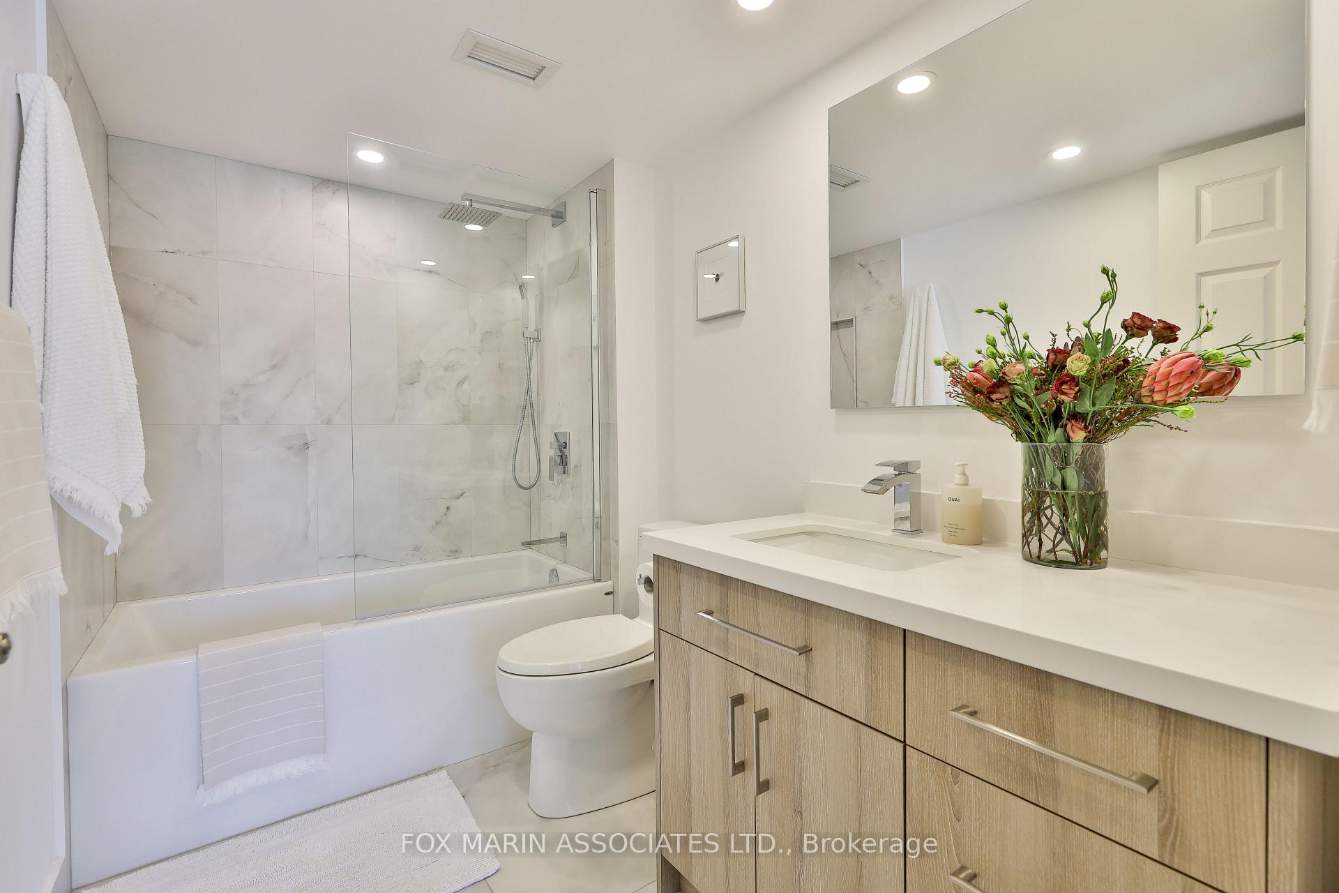2 Bedrooms Condo at 701 King, Toronto For sale