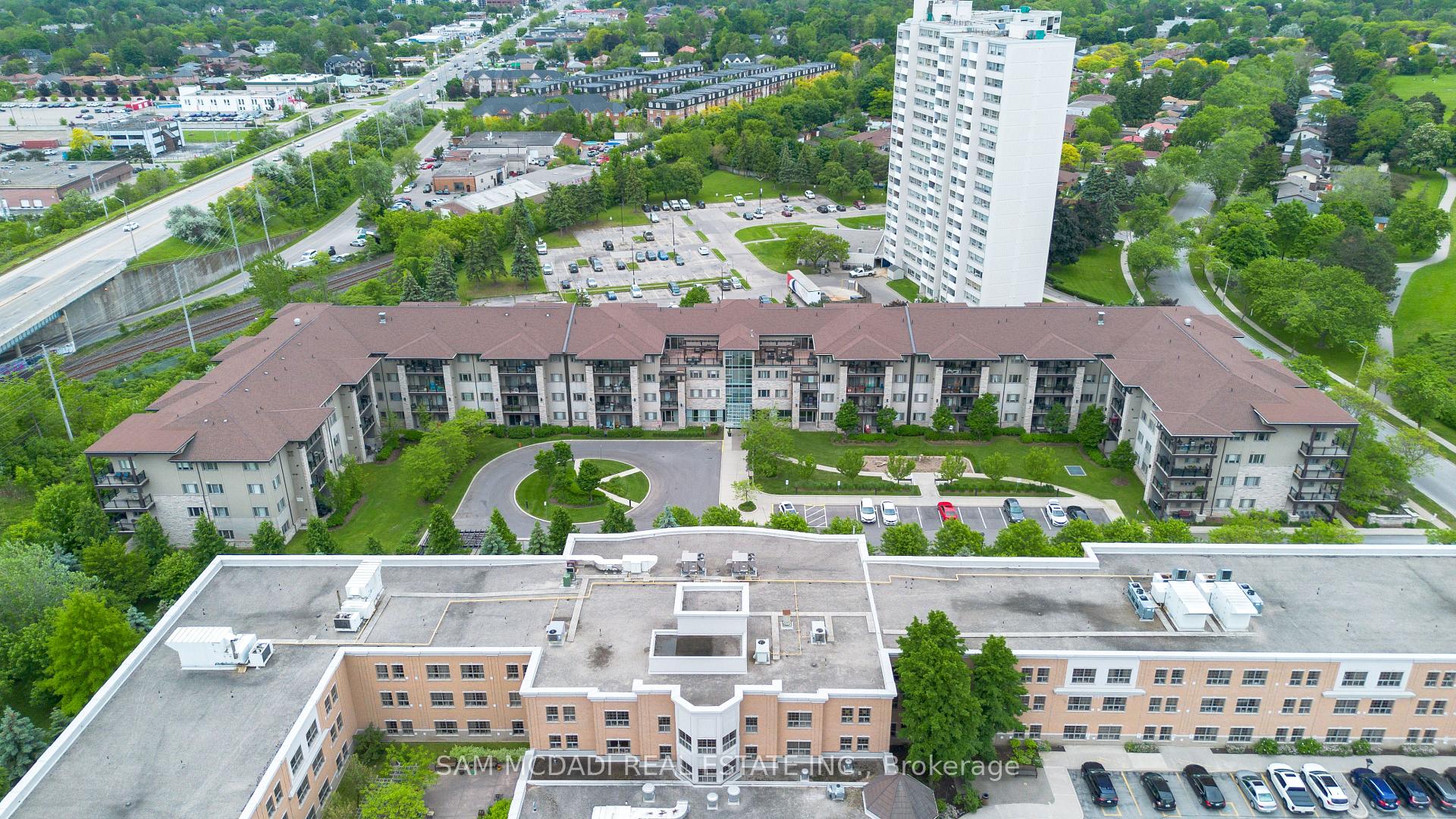 2 Bedrooms Condo at 570 Lolita, Mississauga For sale