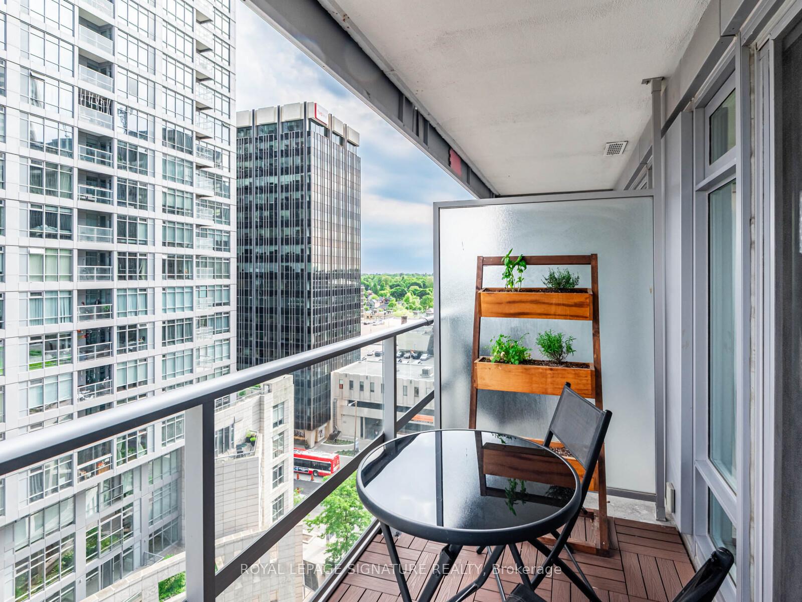 2 Bedrooms Condo at 2191 Yonge, Toronto For sale