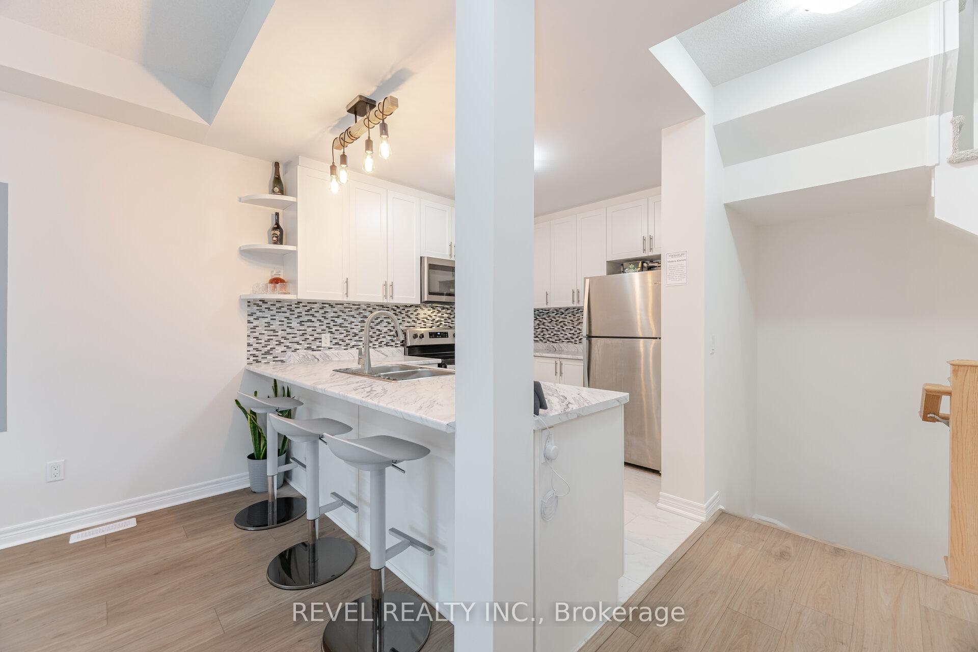 3 Bedrooms Condo at 316 Humphrey, Hamilton For sale