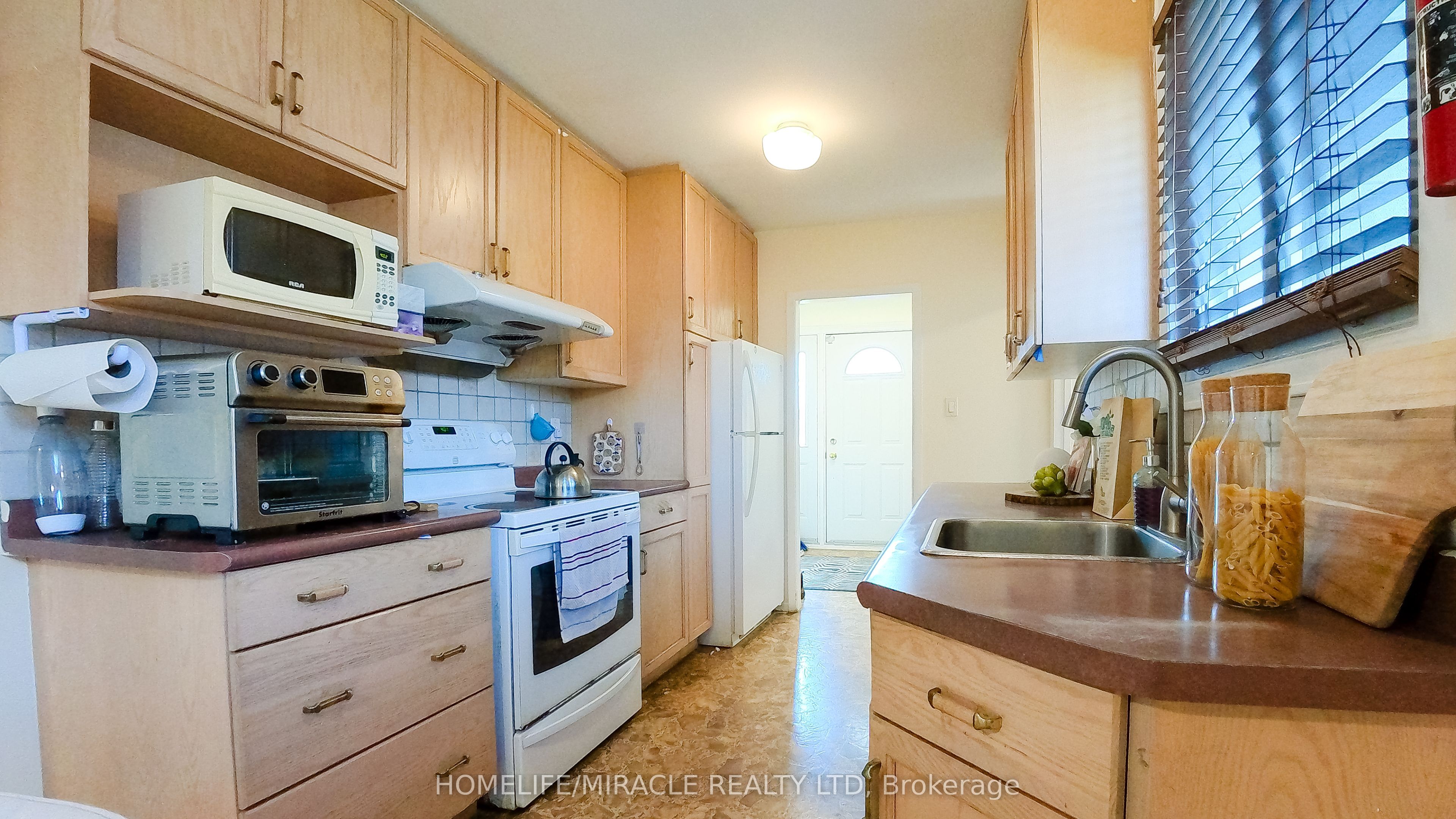 897 Antonio Street, Pickering, ON L1W 1T4