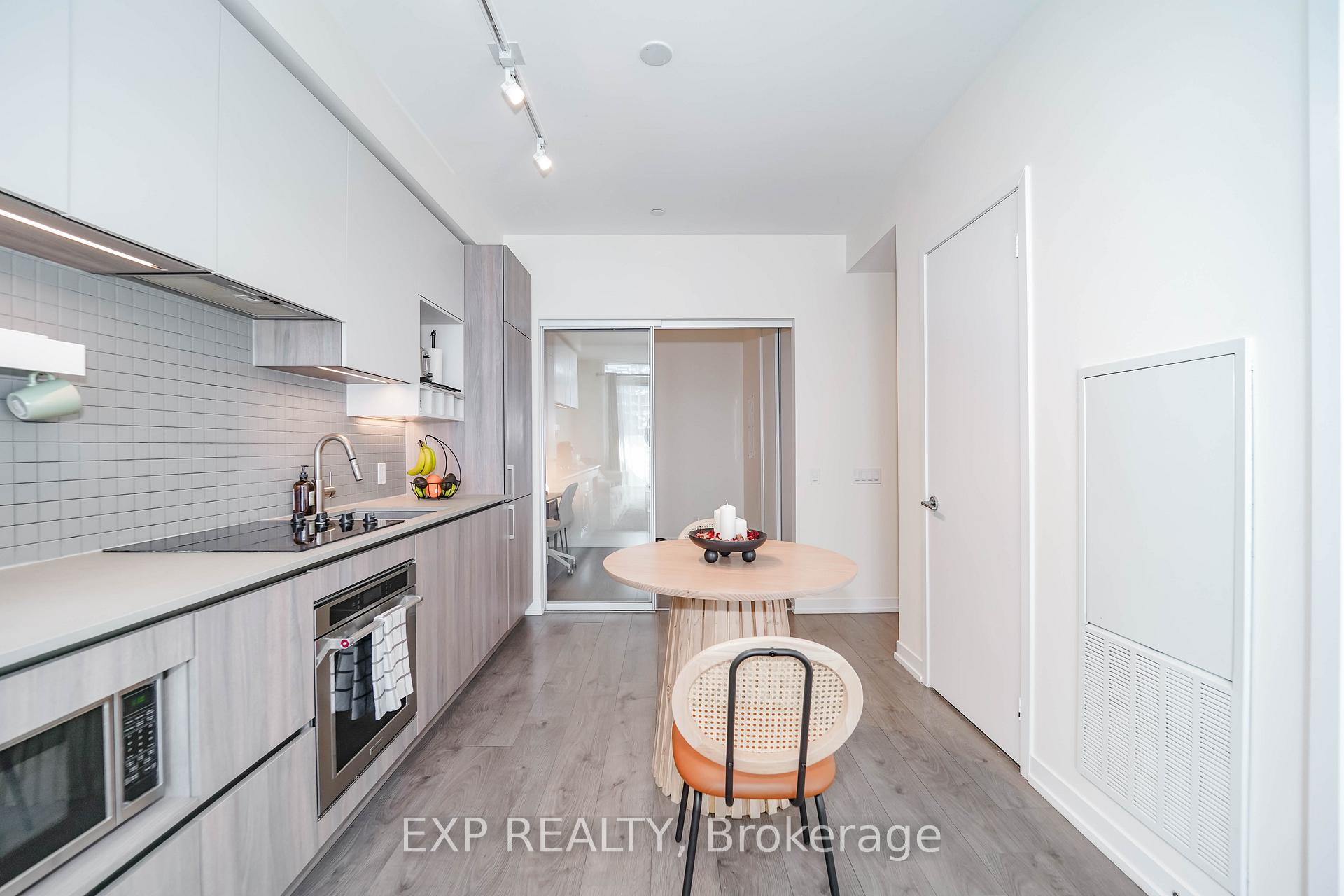 2 Bedrooms Condo at 950 Portage,  Vaughan For sale