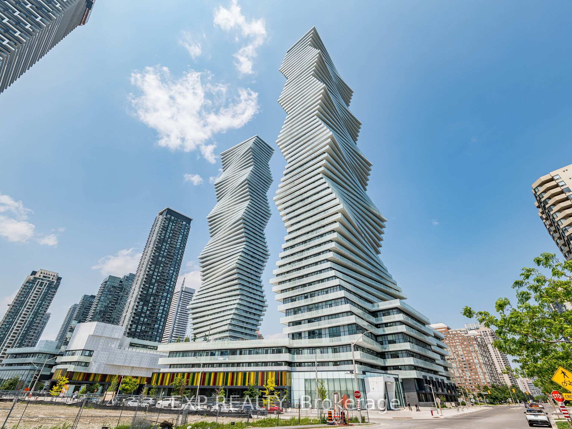 2 Bedrooms Condo at 3883 Quartz, Mississauga For sale