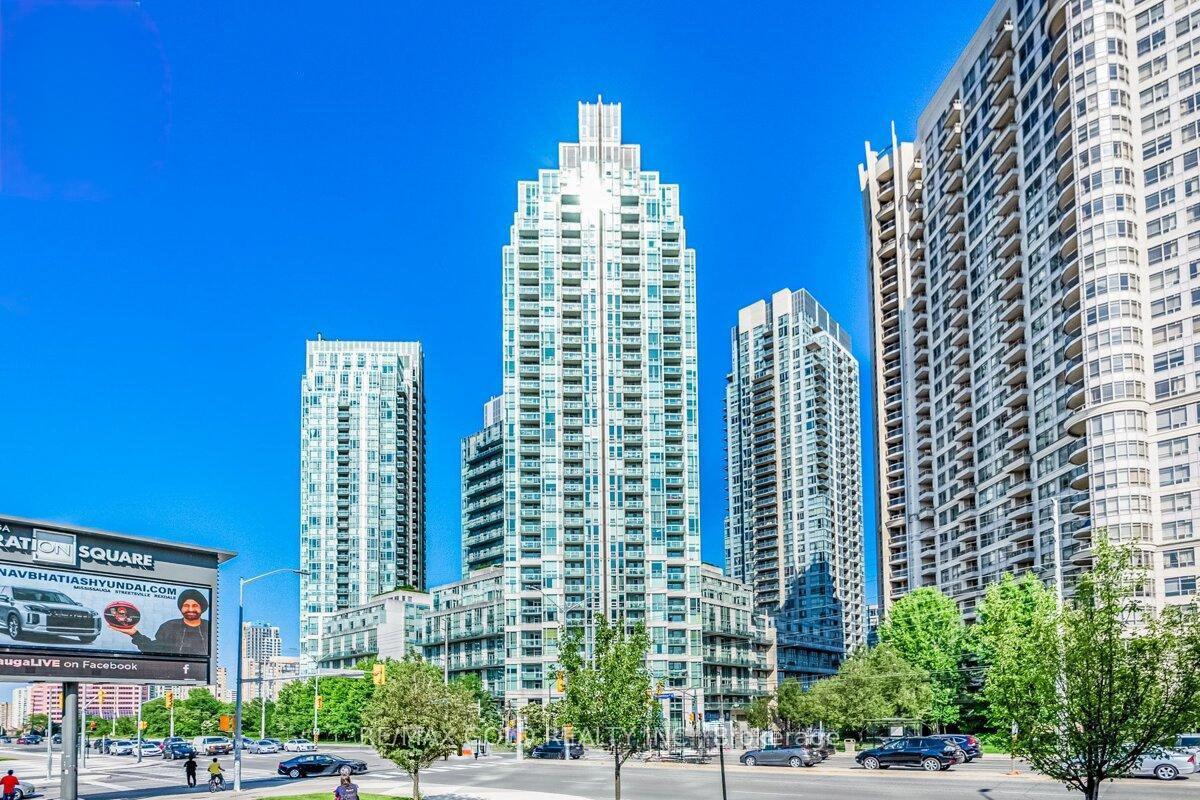 3 Bedrooms Condo at 3939 Duke Of York, Mississauga For sale