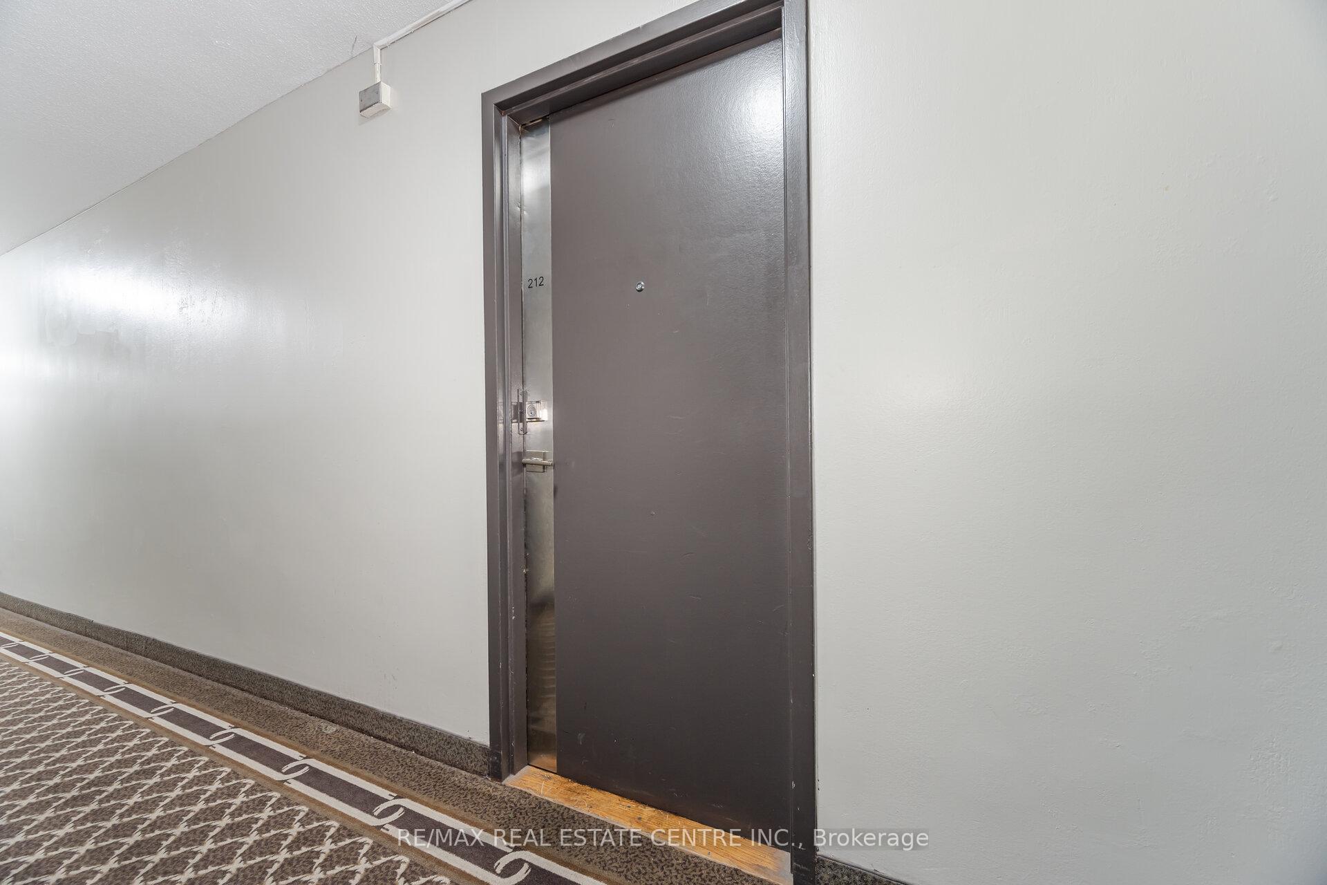 2 Bedrooms Condo at 2825 Islington, Toronto For sale