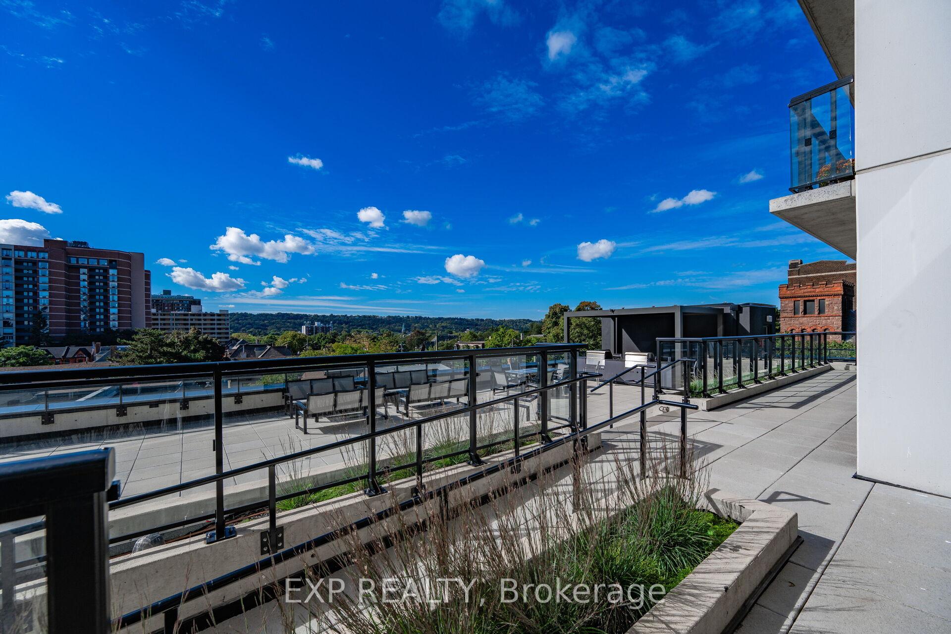 2 Bedrooms Condo at 15 Queen, Hamilton For sale