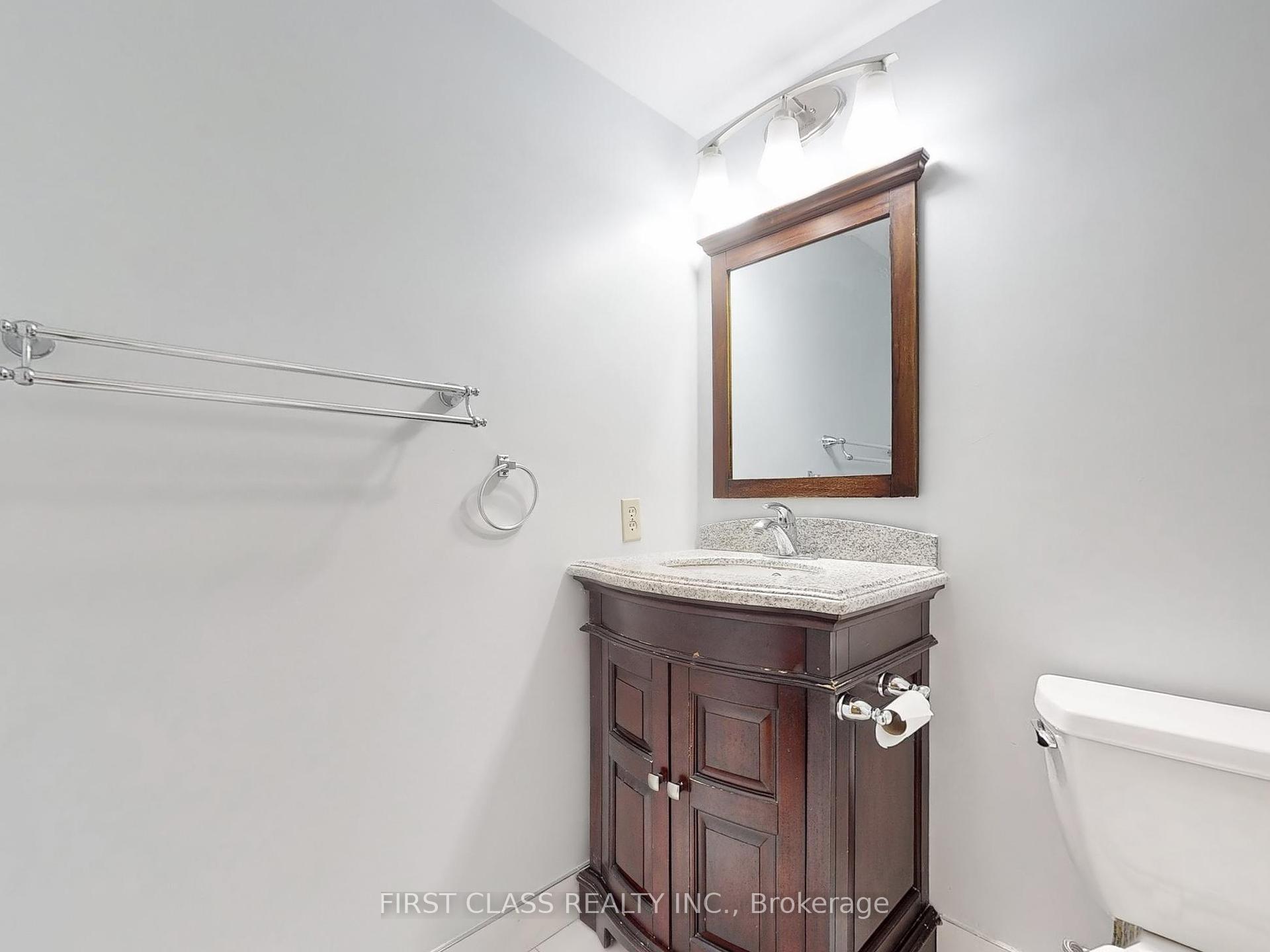 3 Bedrooms Condo at 717 Bay, Toronto For sale