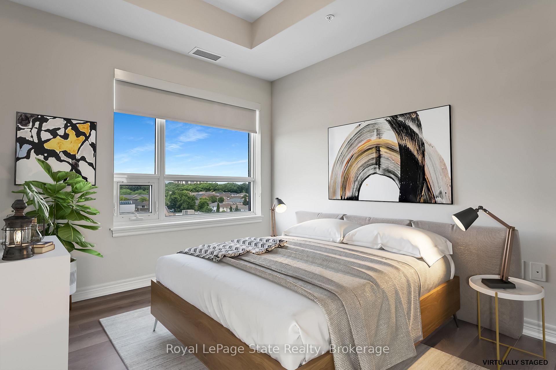 2 Bedrooms Condo at 121 8,  Hamilton For sale
