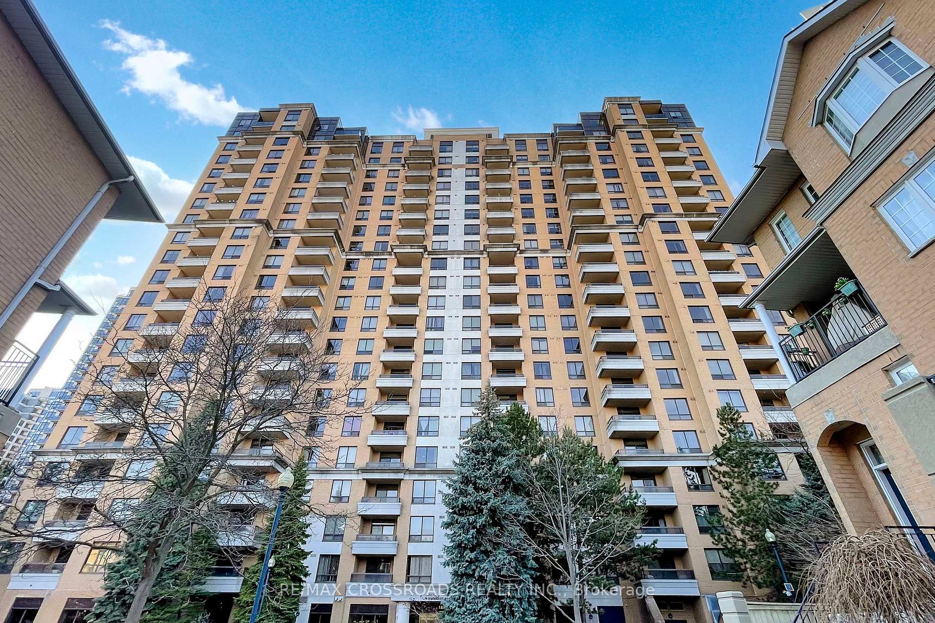 2 Bedrooms Condo at 18 Sommerset, Toronto For sale