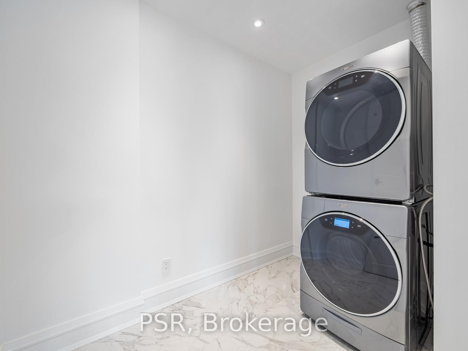 2 Bedrooms Condo at 2010 Bathurst, Toronto For sale