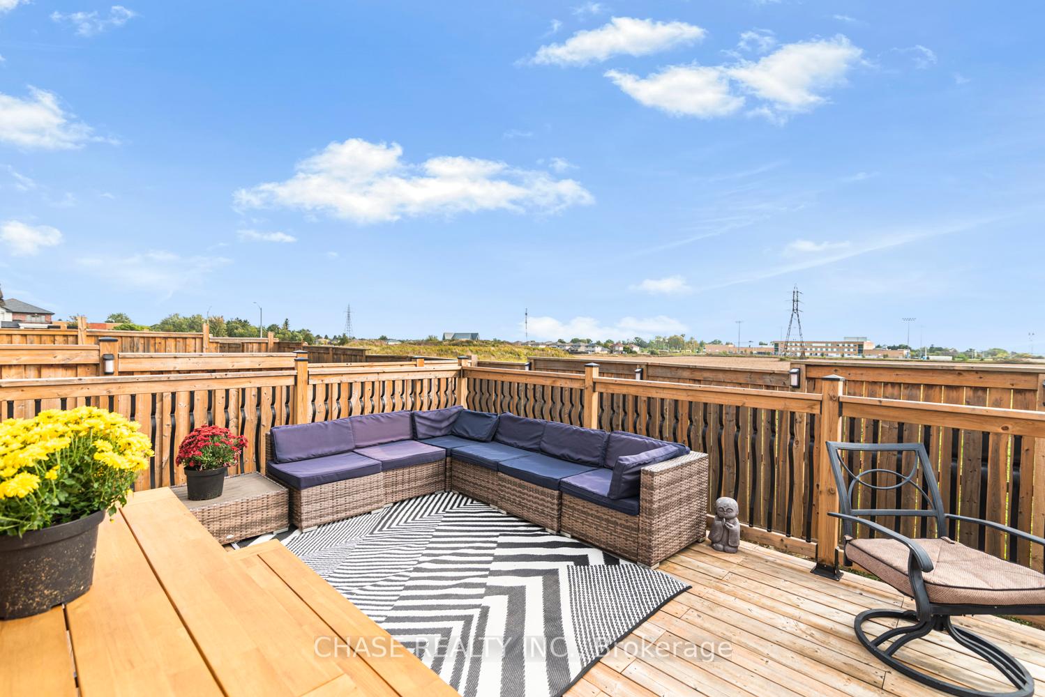 8 Bedrooms Condo at 120 Vineberg,  Hamilton For sale