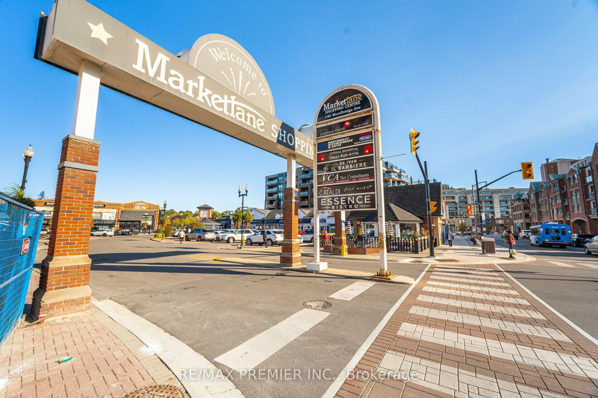 2 Bedrooms Condo at 121 Woodbridge,  Vaughan For sale
