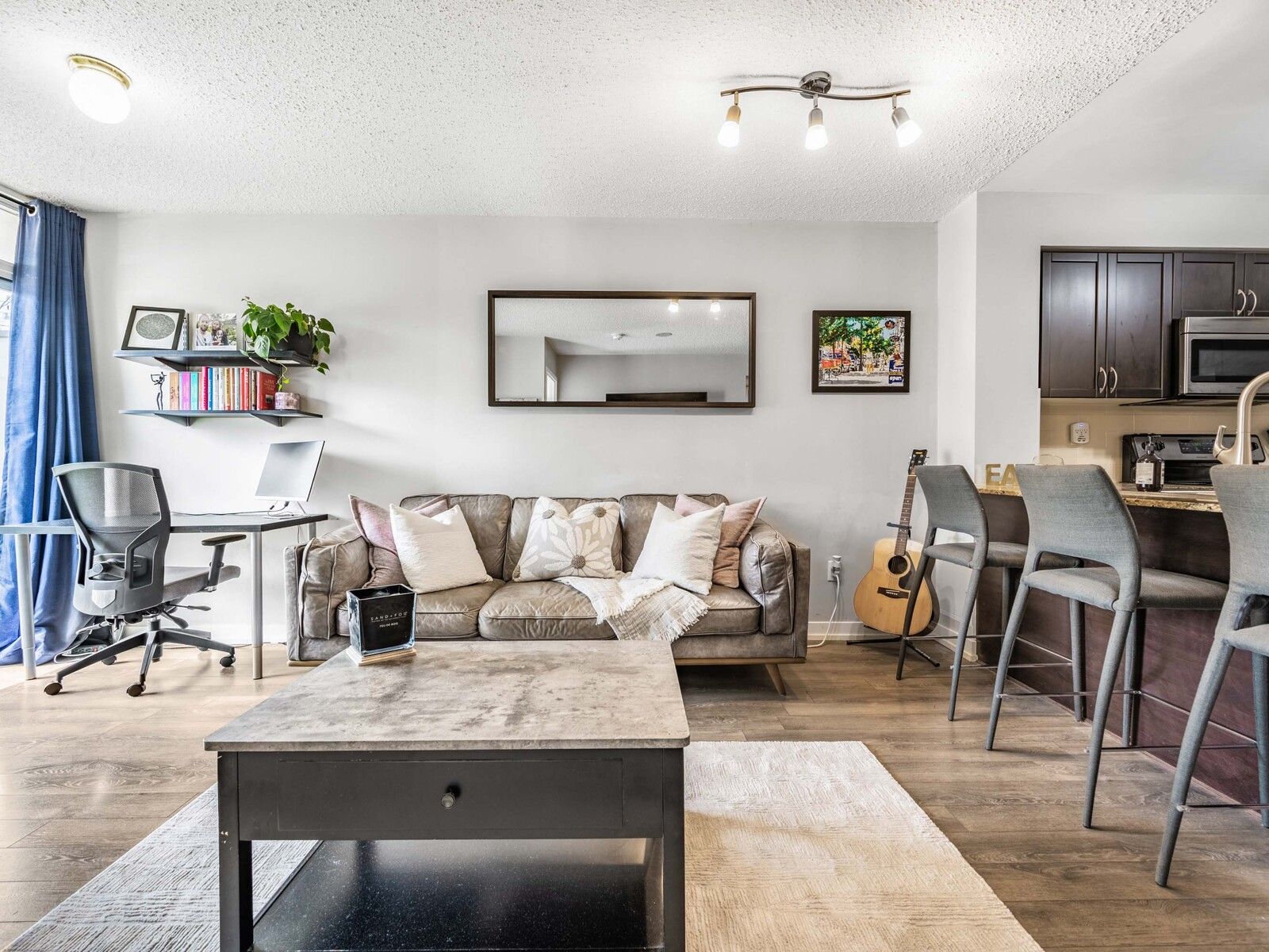 816 Lansdowne Avenue 114