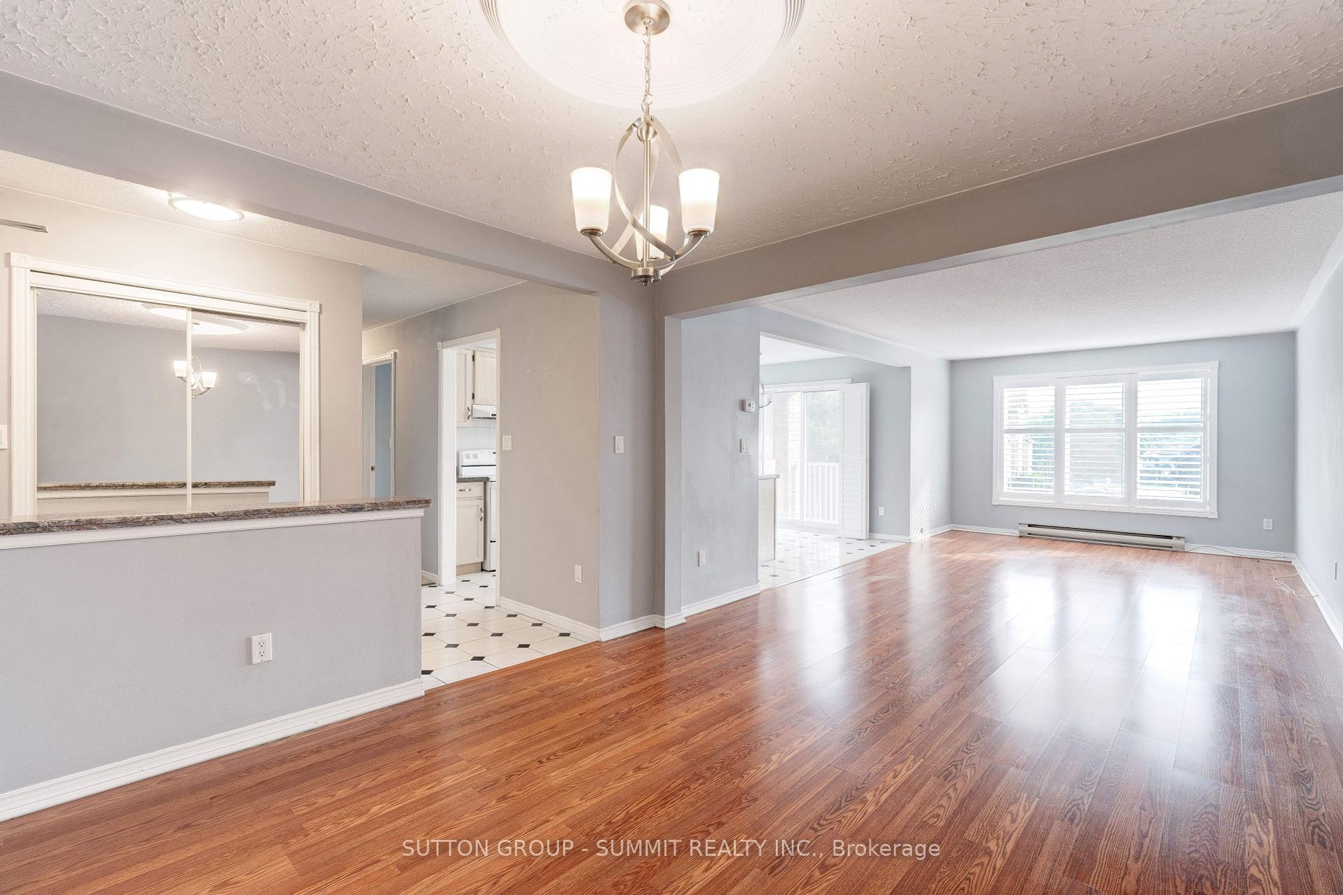 2 Bedrooms Condo at 3050 Pinemeadow, Burlington For sale