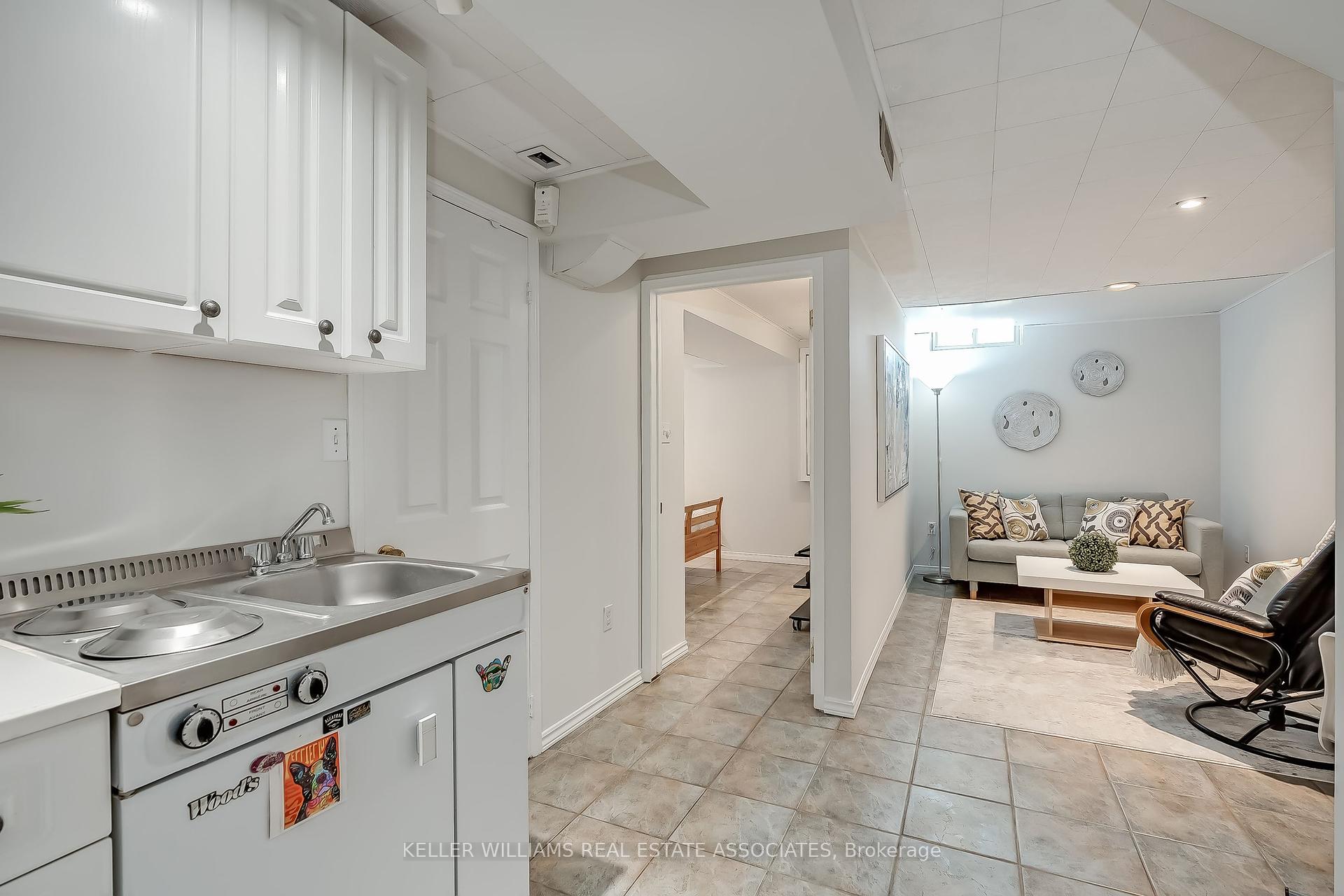 4 Bedrooms Condo at 5305 Glen Erin, Mississauga For sale