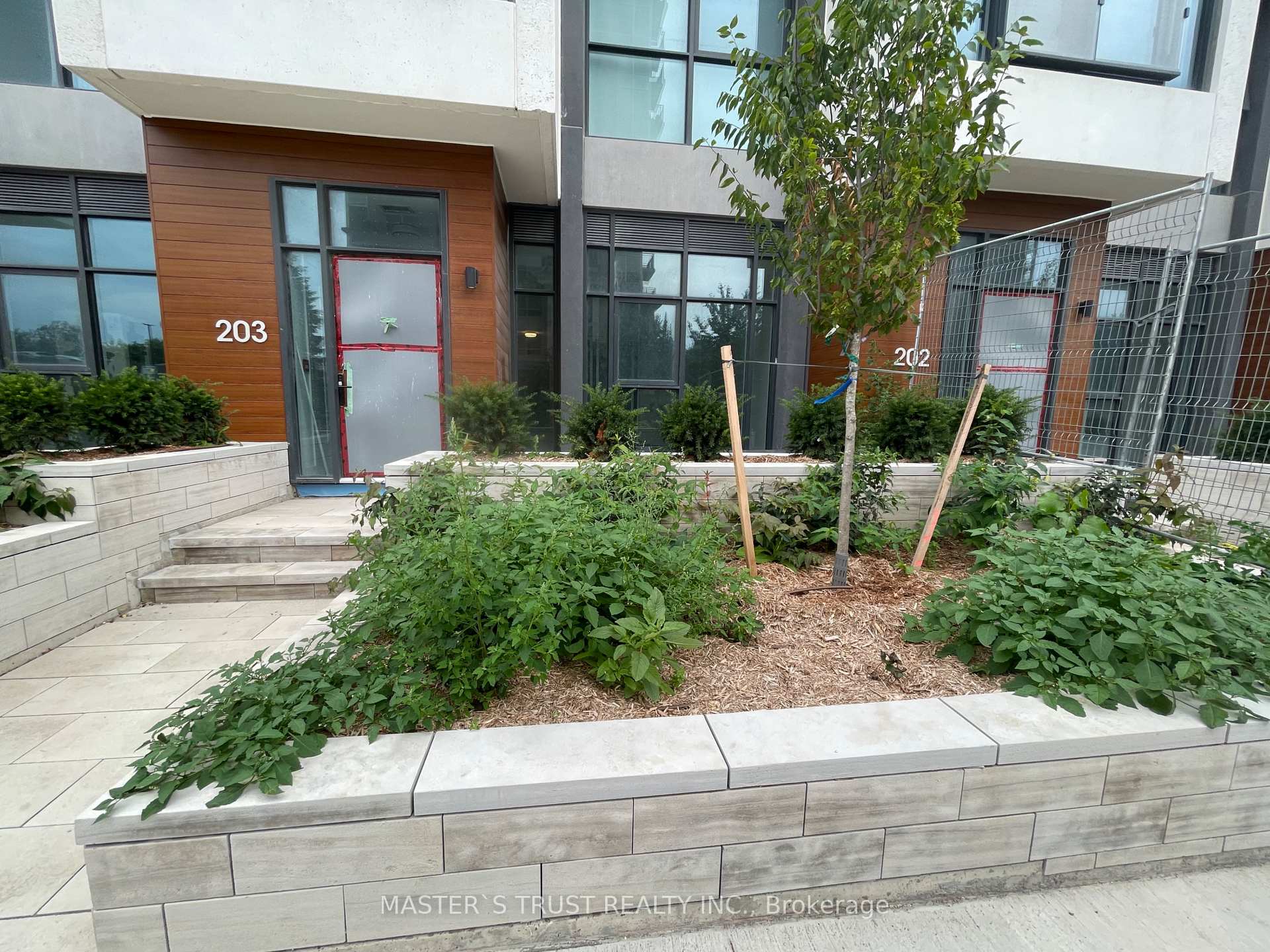 2 Bedrooms Condo at 30 IN ON THE PARK, Toronto For sale