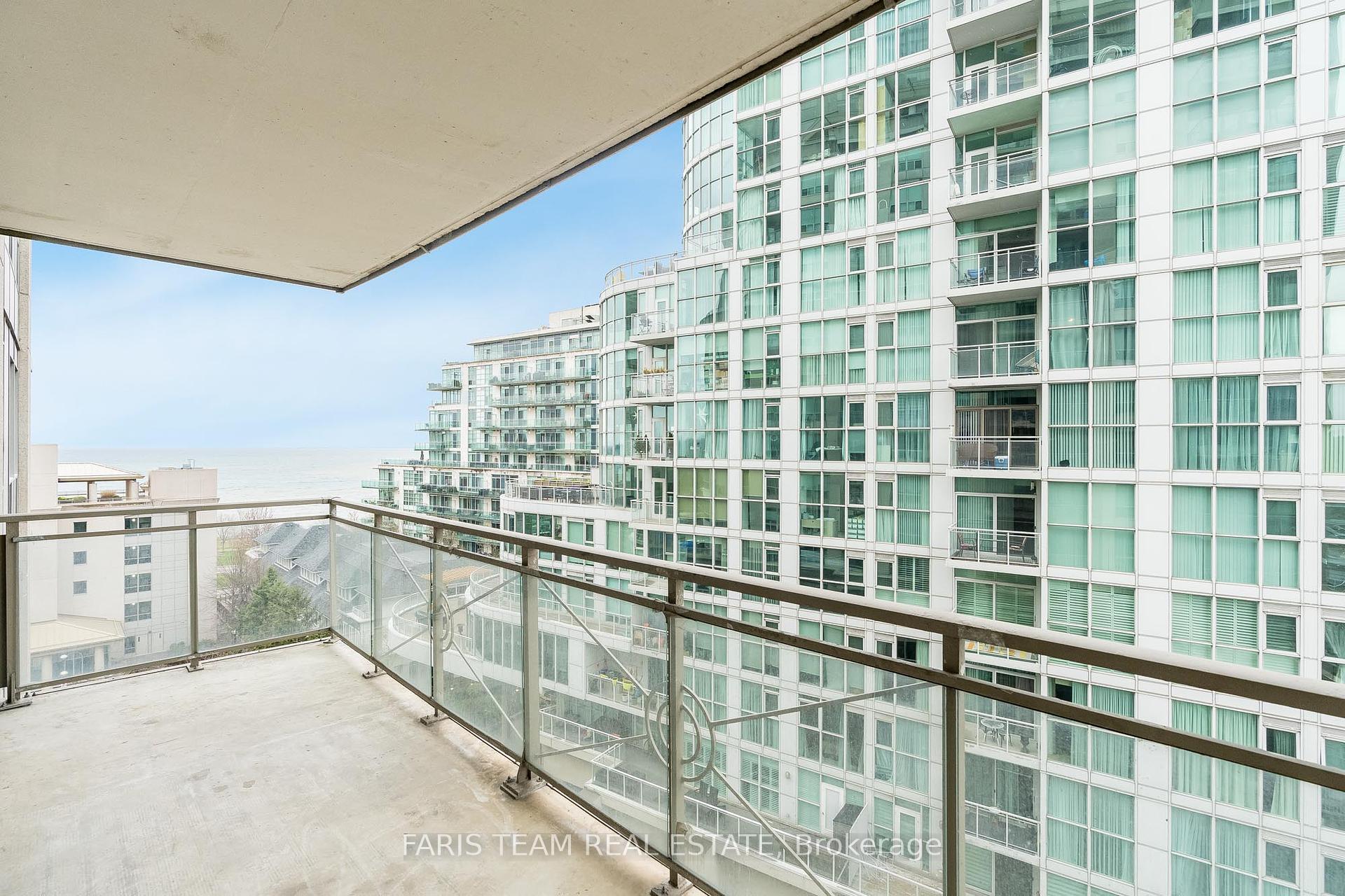 2 Bedrooms Condo at 88 Palace Pier,  Toronto For sale
