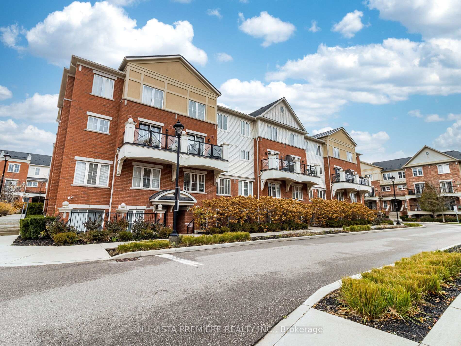 2 Bedrooms Condo at 2488 Post, Oakville For sale