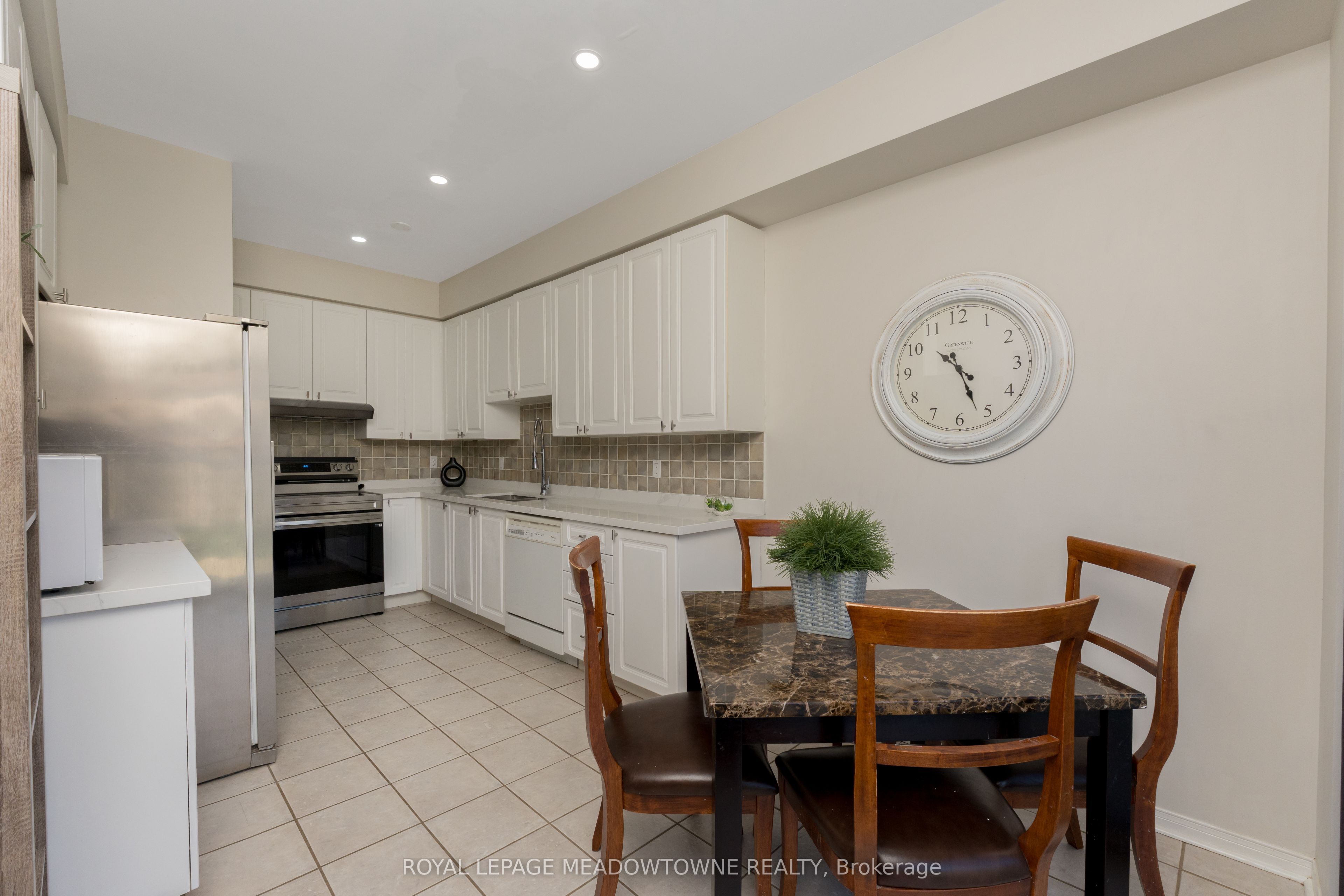 1876 Stevington Crescent