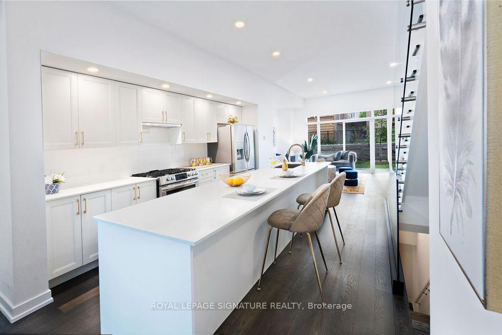 3 Bedrooms Condo at 3074 SIXTH, Oakville For sale