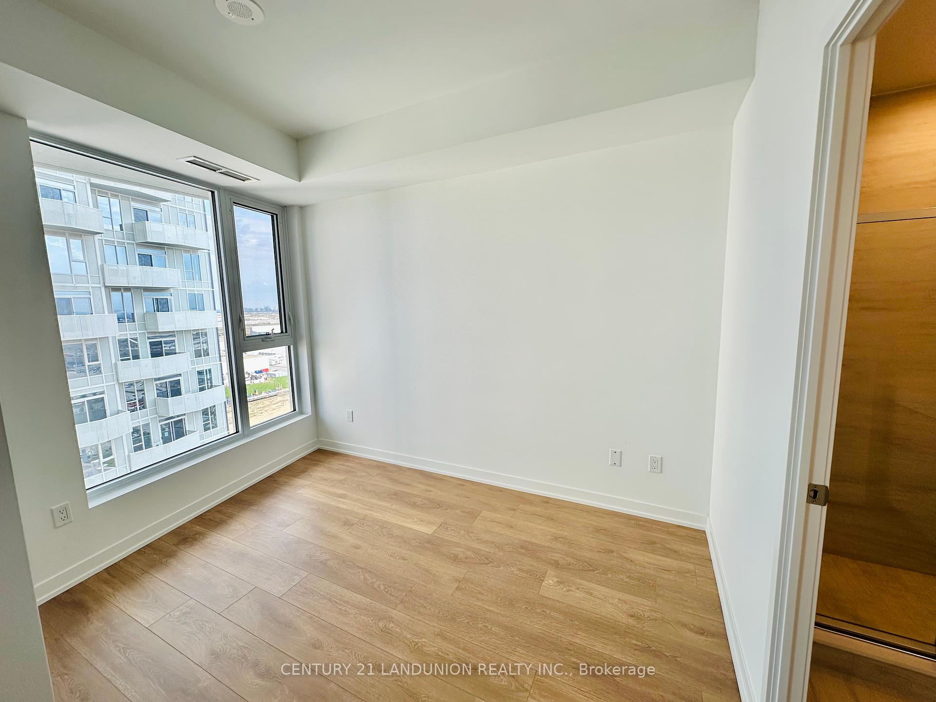 2 Bedrooms Condo at 10 Abeja, Vaughan For sale